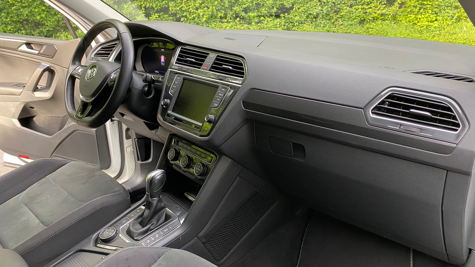 VW Tiguan 2.0 TDI SCR Highline 4Motion DSG-image-8