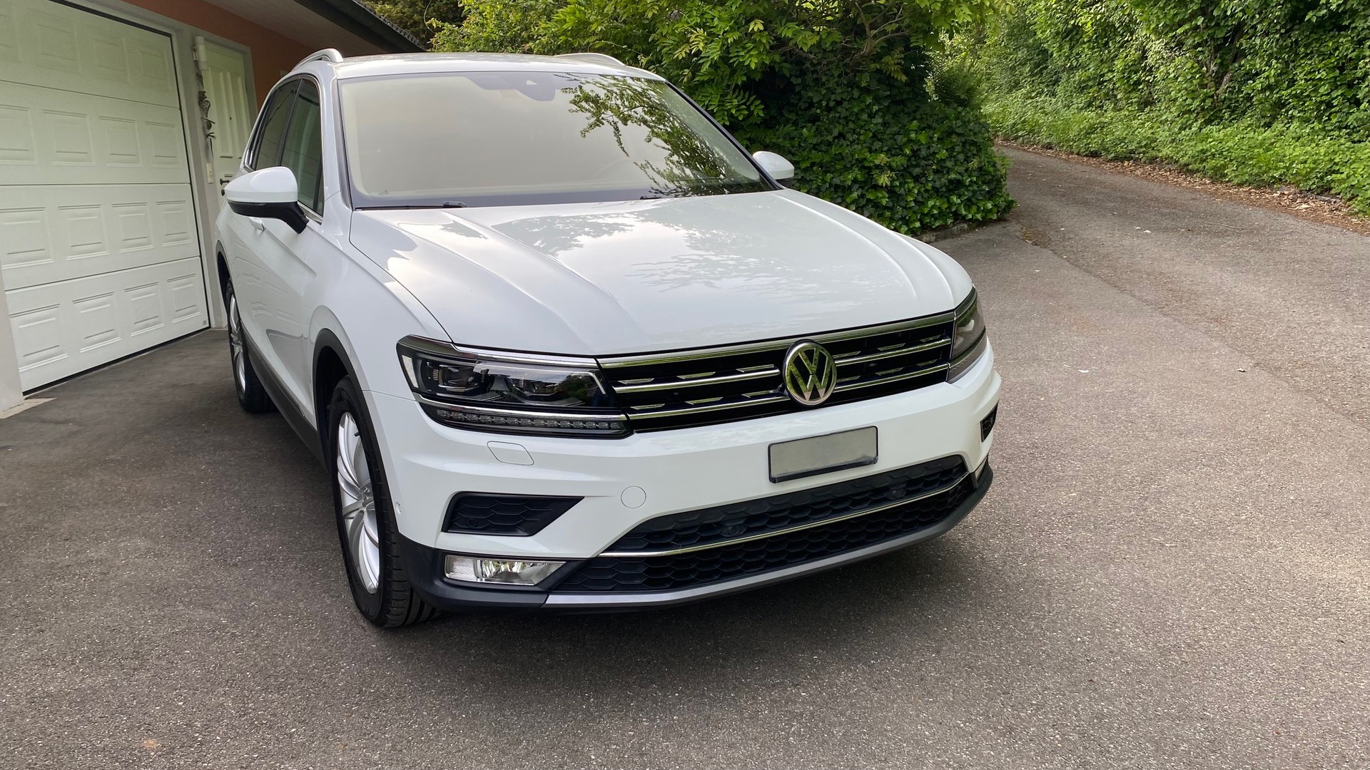 VW Tiguan 2.0 TDI SCR Highline 4Motion DSG-image-1