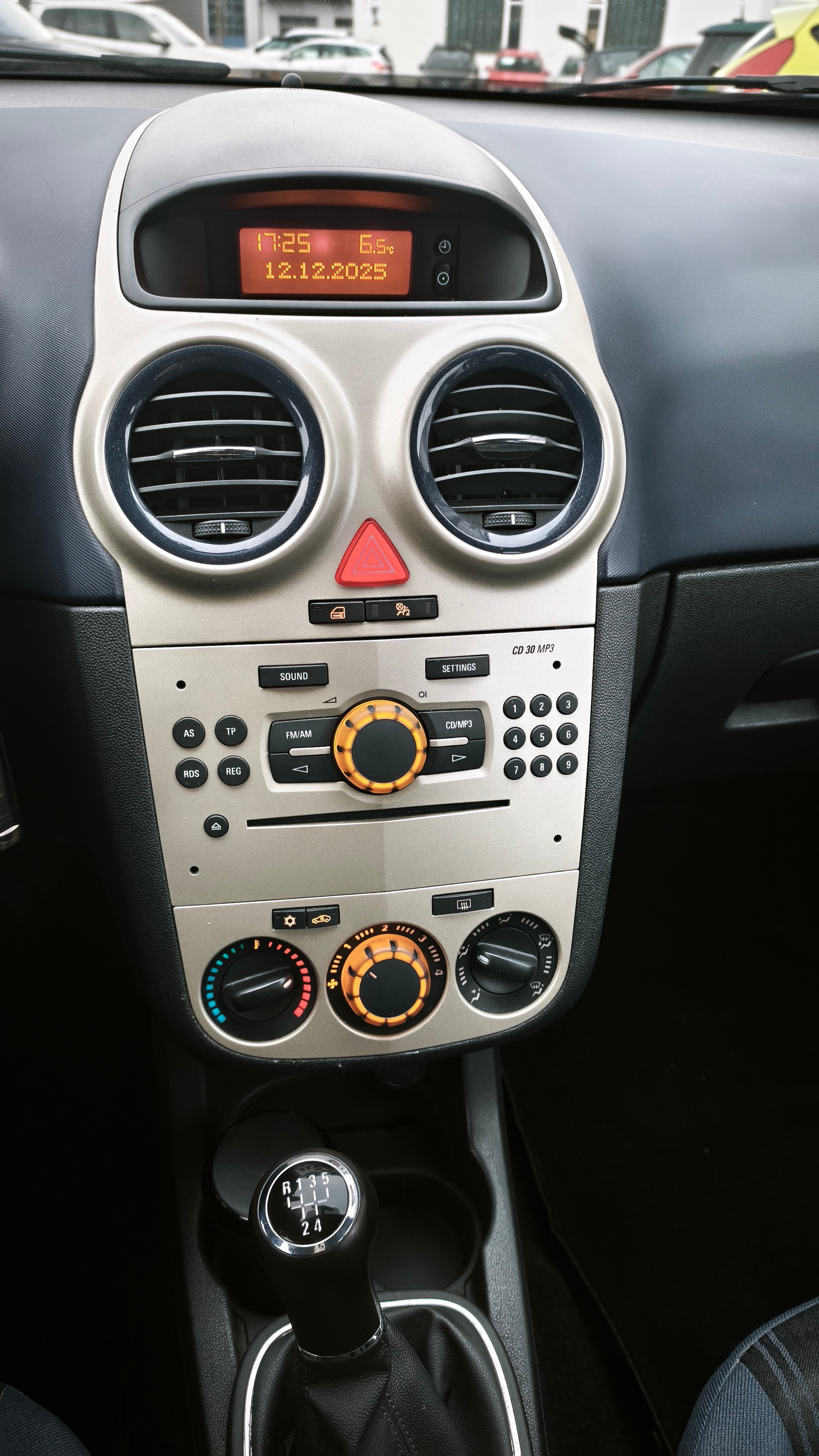 OPEL Corsa 1.2 TP Enjoy-image-16