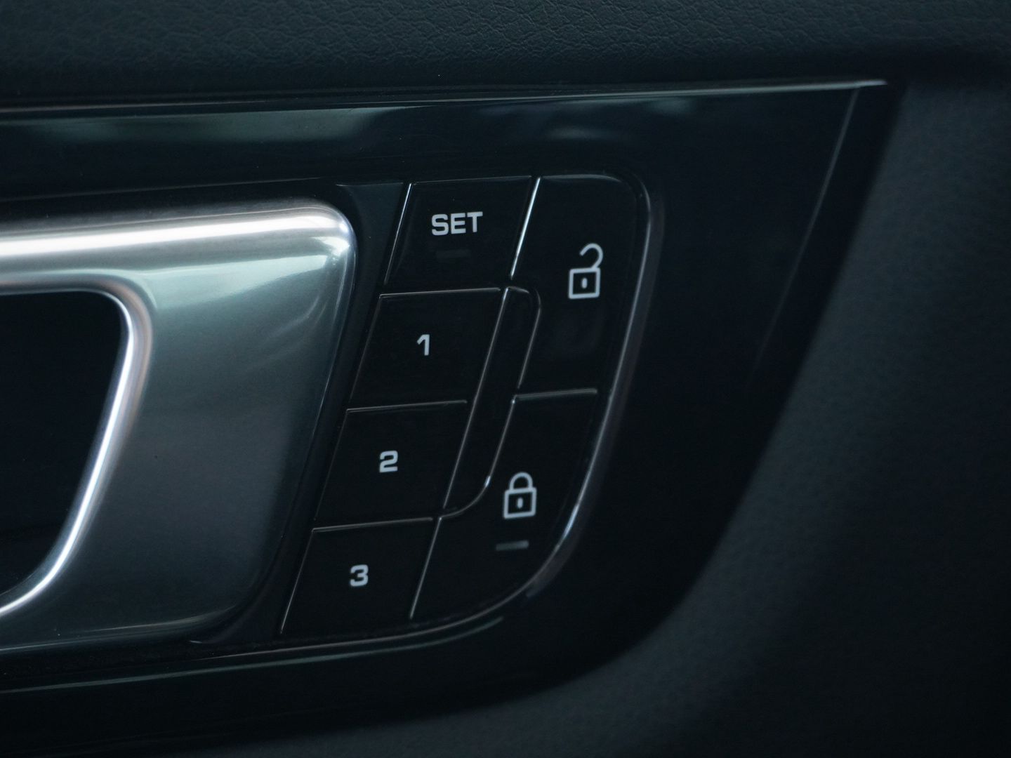 PORSCHE Cayenne E-Hybrid-image-7