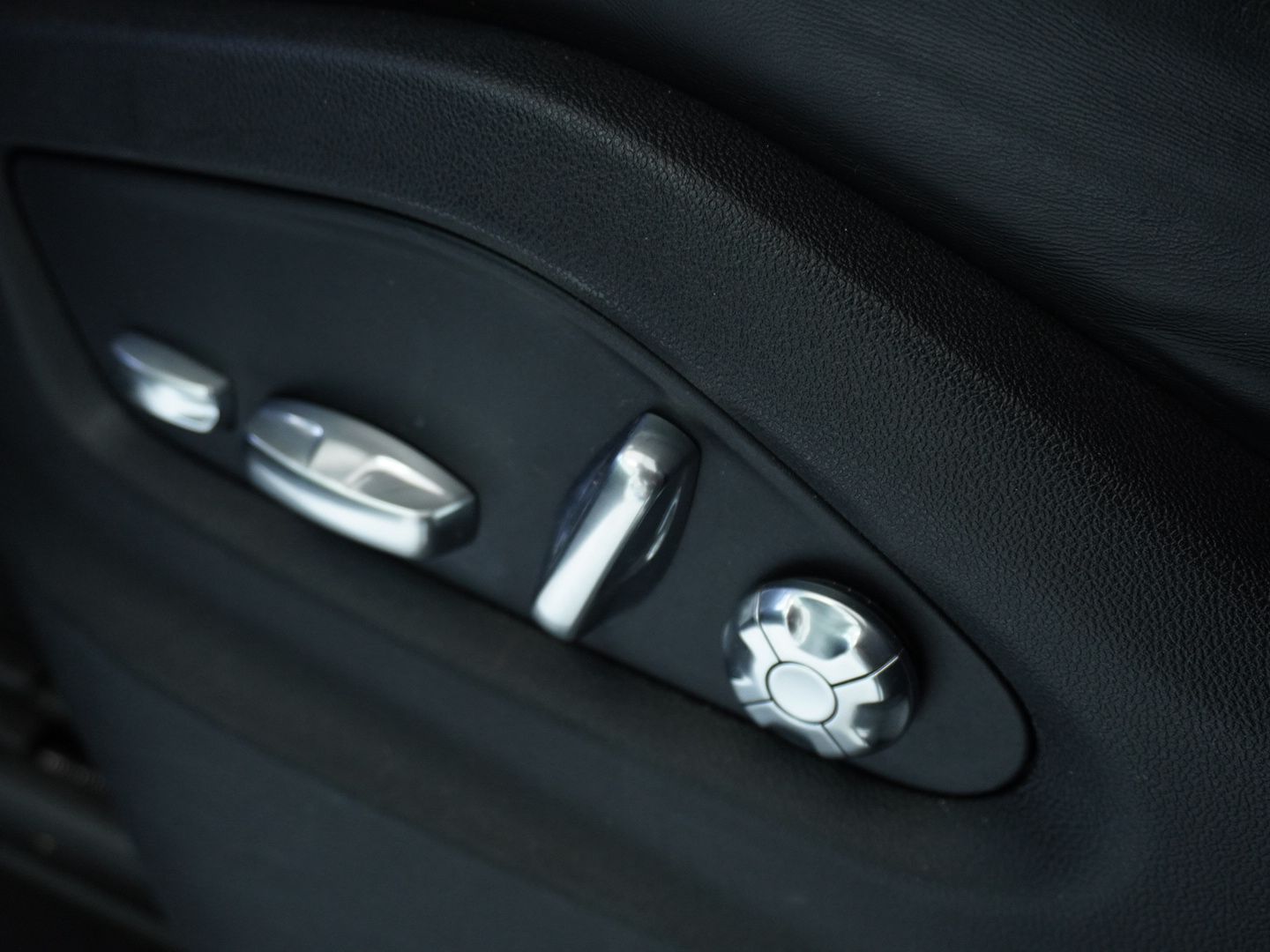 PORSCHE Cayenne E-Hybrid-image-8
