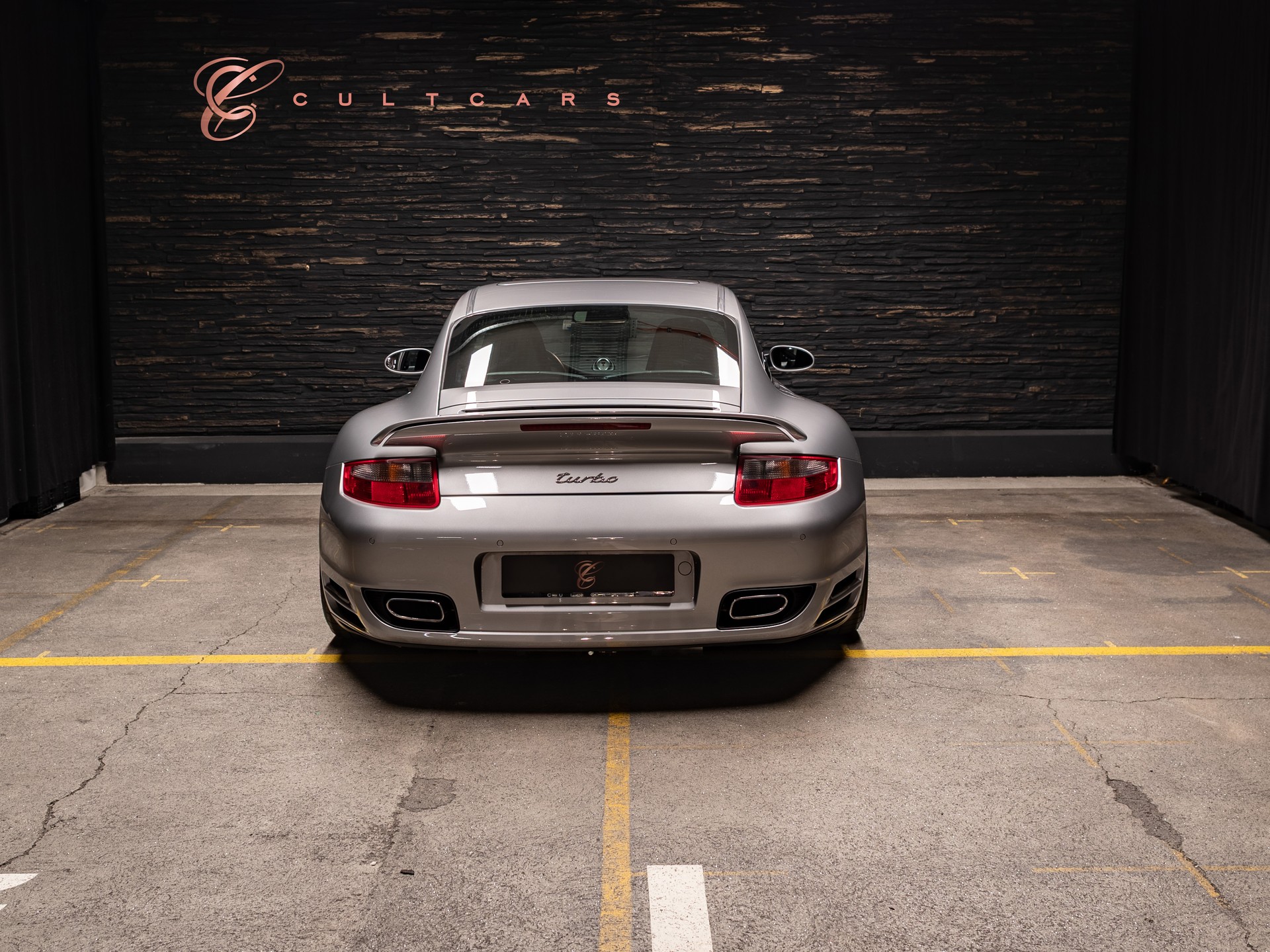 PORSCHE 911 Turbo-showroom-element-3