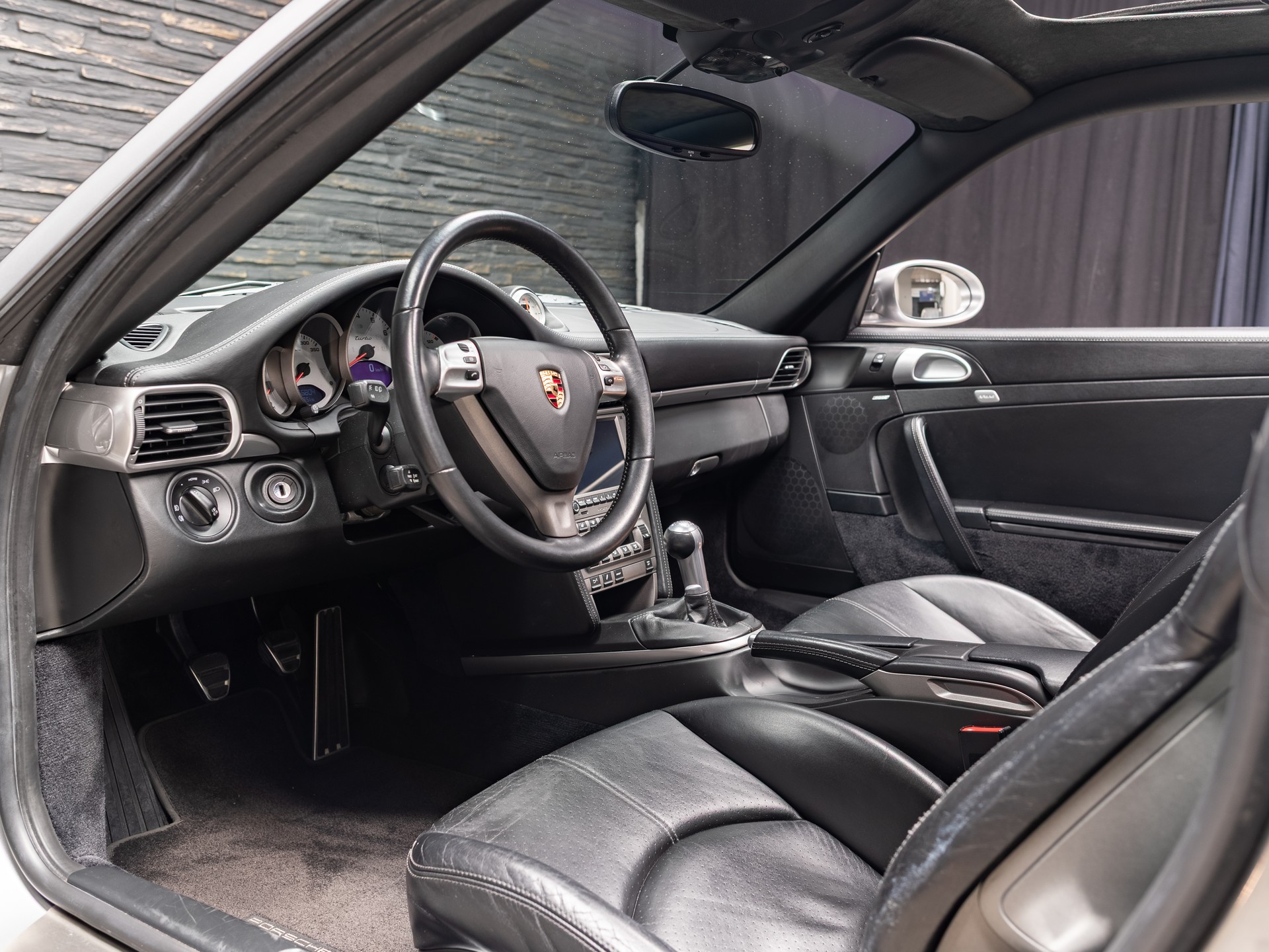 PORSCHE 911 Turbo-image-6