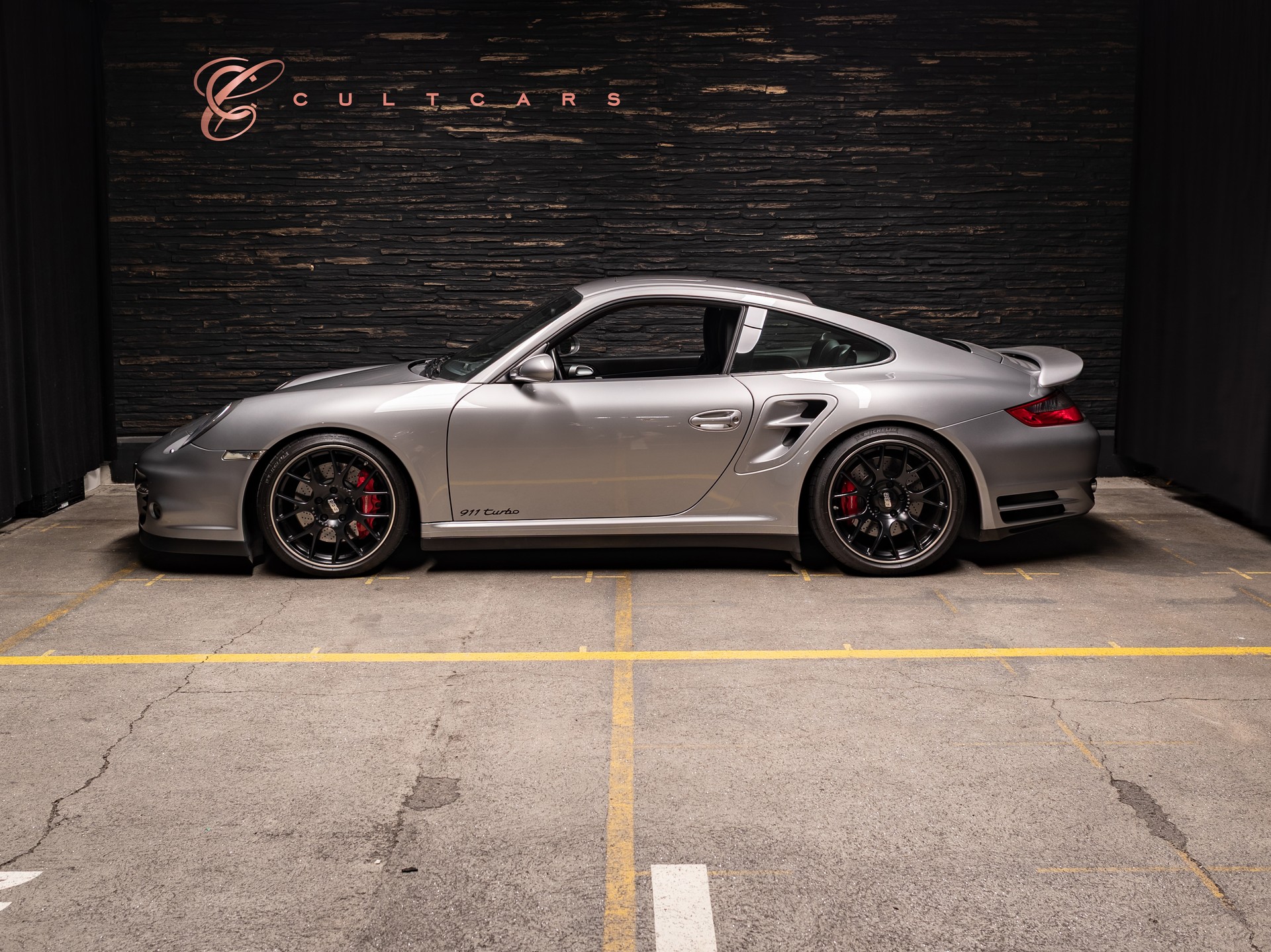 PORSCHE 911 Turbo-showroom-element-1