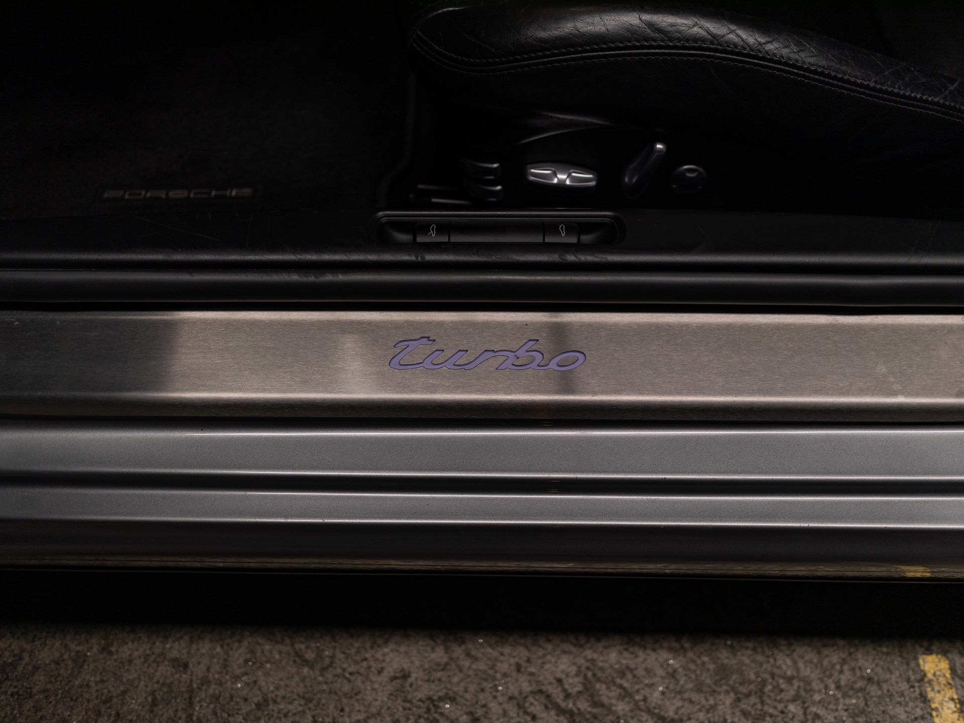 PORSCHE 911 Turbo-image-9