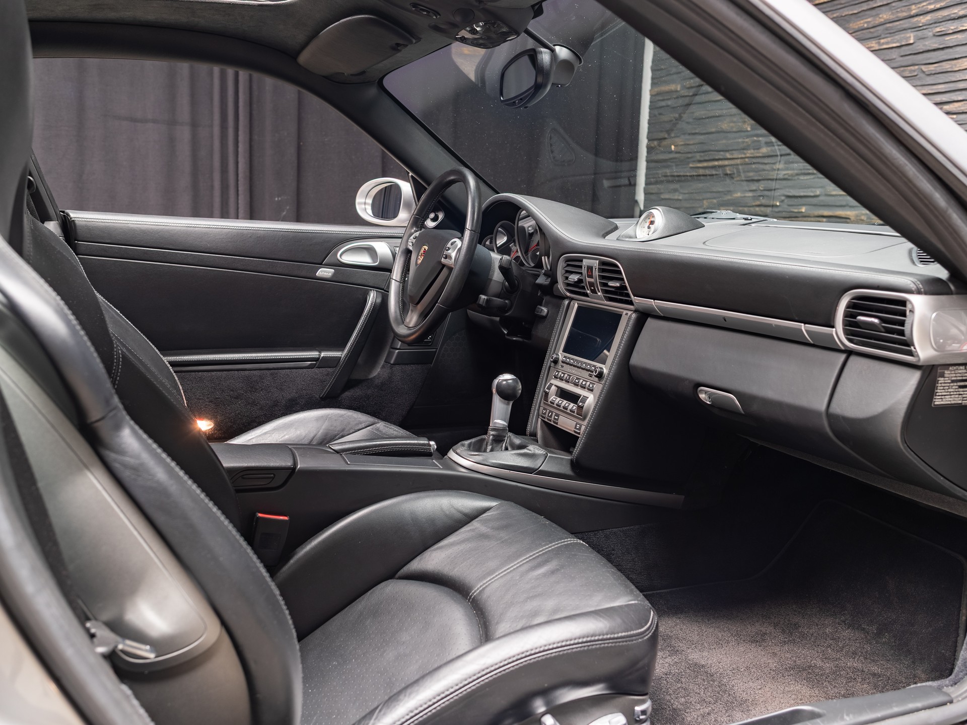 PORSCHE 911 Turbo-image-8