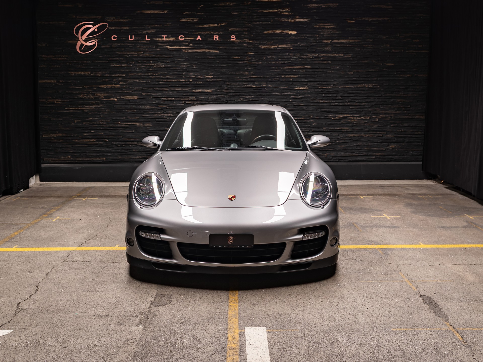 PORSCHE 911 Turbo-showroom-element-2
