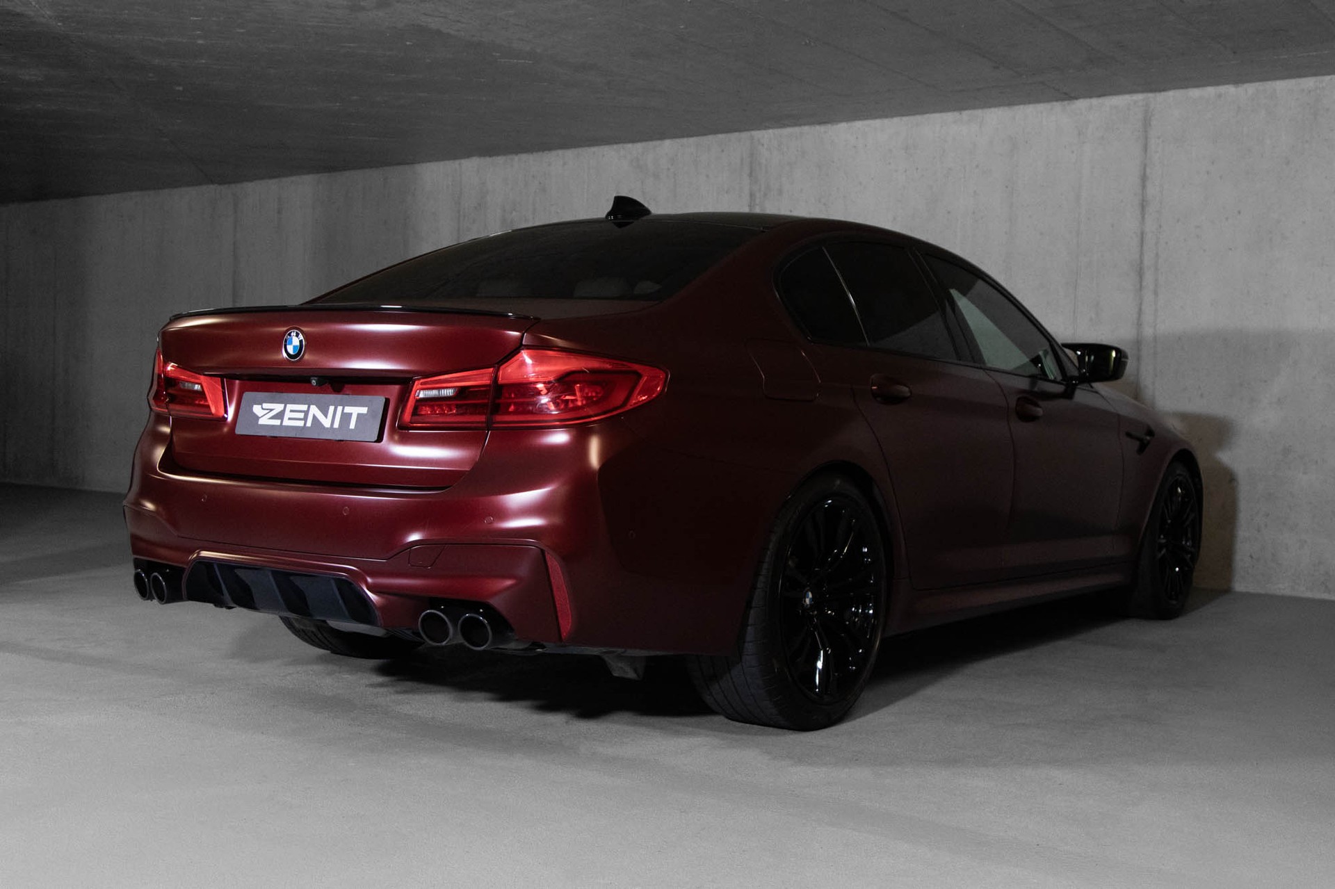 BMW M5 xDrive Drivelogic First Edition-showroom-element-2