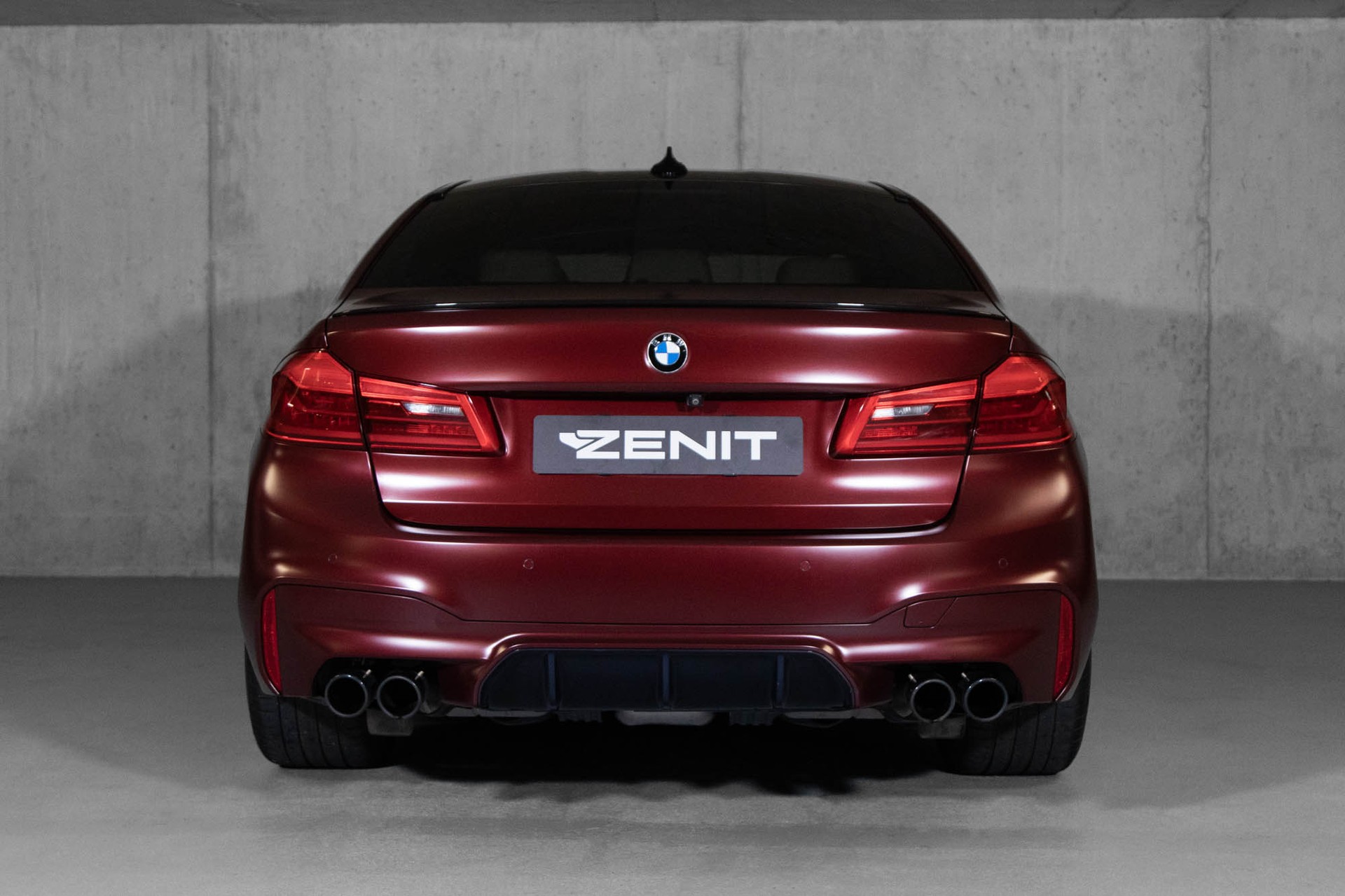 BMW M5 xDrive Drivelogic First Edition-showroom-element-3