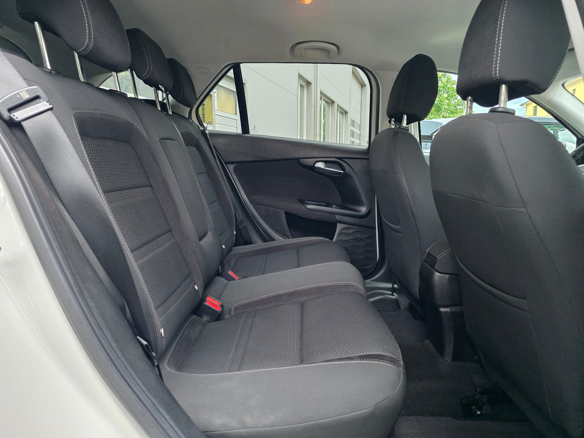 FIAT Tipo 1.6MJ Station Wagon Lounge DCT ** AUTOMATISCHER DISTANZREGLER - BI XENON LICHT - DAB+ - RÜCKFAHRKAMERA-image-11
