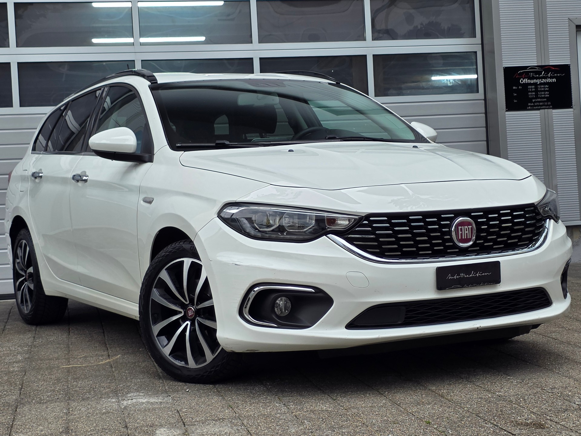 FIAT Tipo 1.6MJ Station Wagon Lounge DCT ** AUTOMATISCHER DISTANZREGLER - BI XENON LICHT - DAB+ - RÜCKFAHRKAMERA