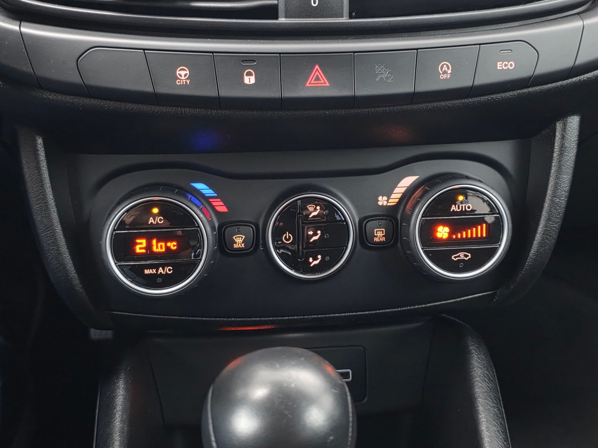 FIAT Tipo 1.6MJ Station Wagon Lounge DCT ** AUTOMATISCHER DISTANZREGLER - BI XENON LICHT - DAB+ - RÜCKFAHRKAMERA-image-15