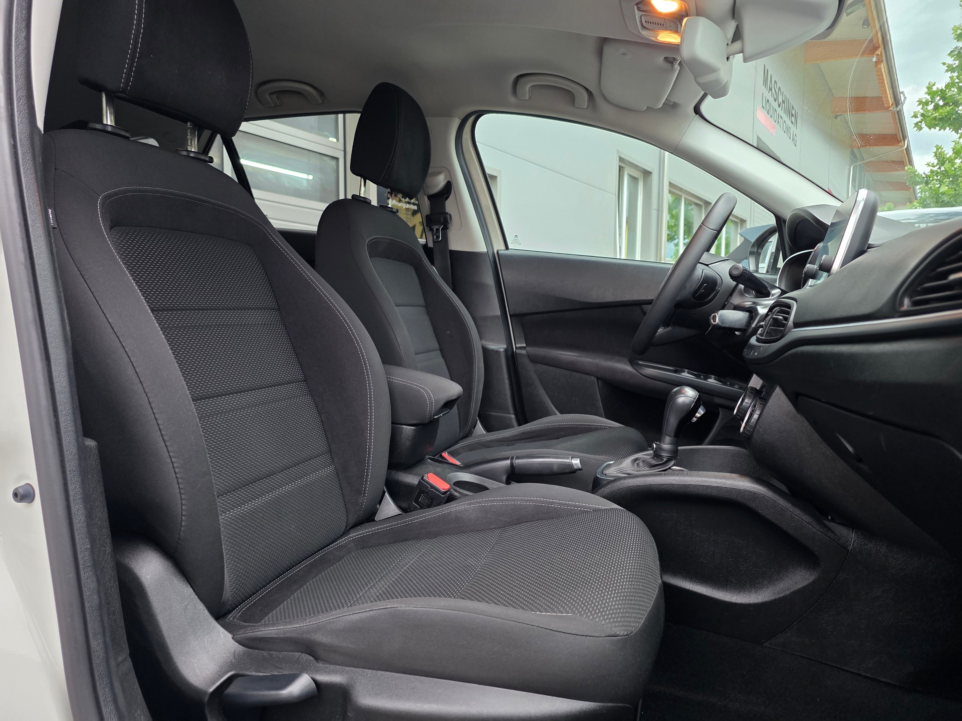 FIAT Tipo 1.6MJ Station Wagon Lounge DCT ** AUTOMATISCHER DISTANZREGLER - BI XENON LICHT - DAB+ - RÜCKFAHRKAMERA-image-10