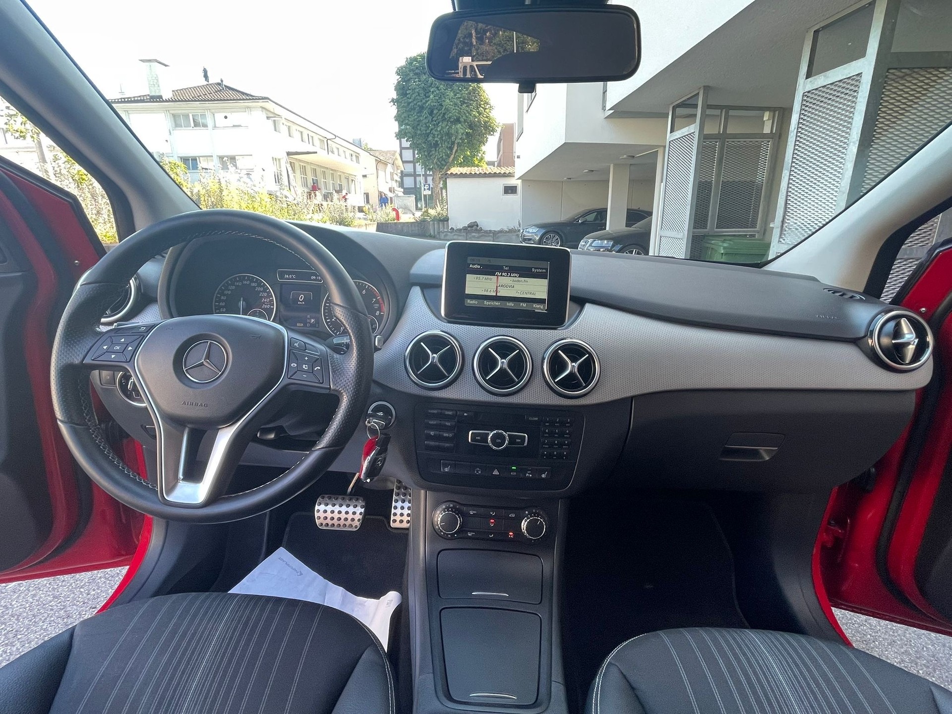 MERCEDES-BENZ B 180 7G-DCT Sport-Paket | CH-Fahrzeug | Frisch ab MFK-image-10