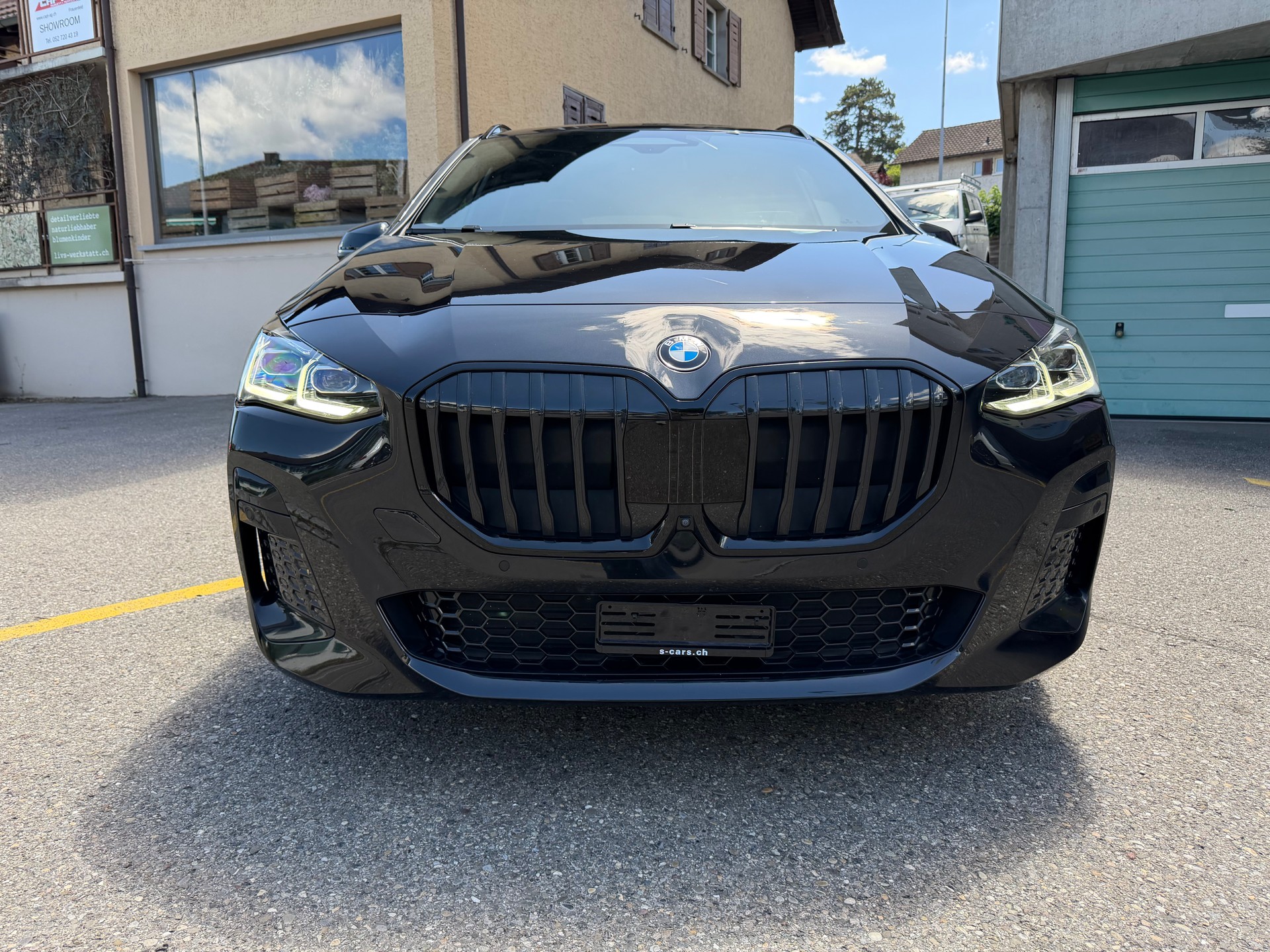 BMW 220i Active Tourer M Sport DKG-showroom-element-3