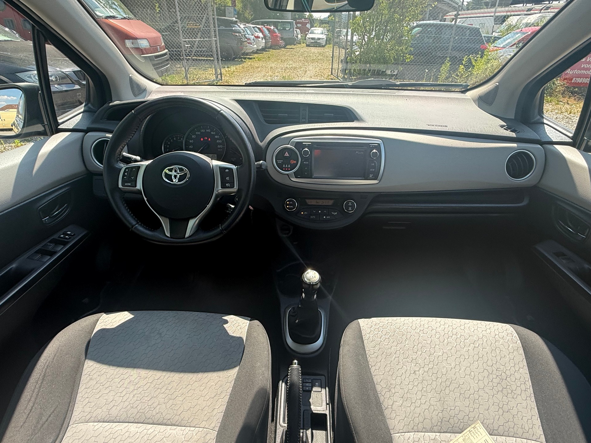 TOYOTA Yaris 1.33 Style Multidrive-image-9