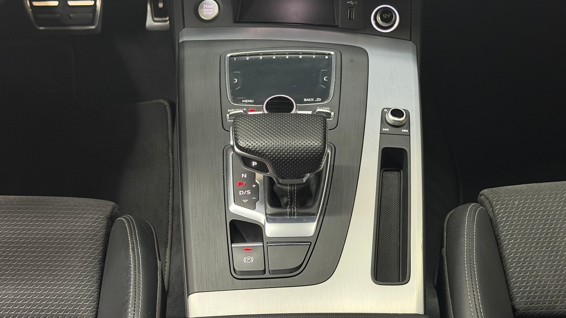 AUDI Q5 55 TFSI e sport quattro-image-12