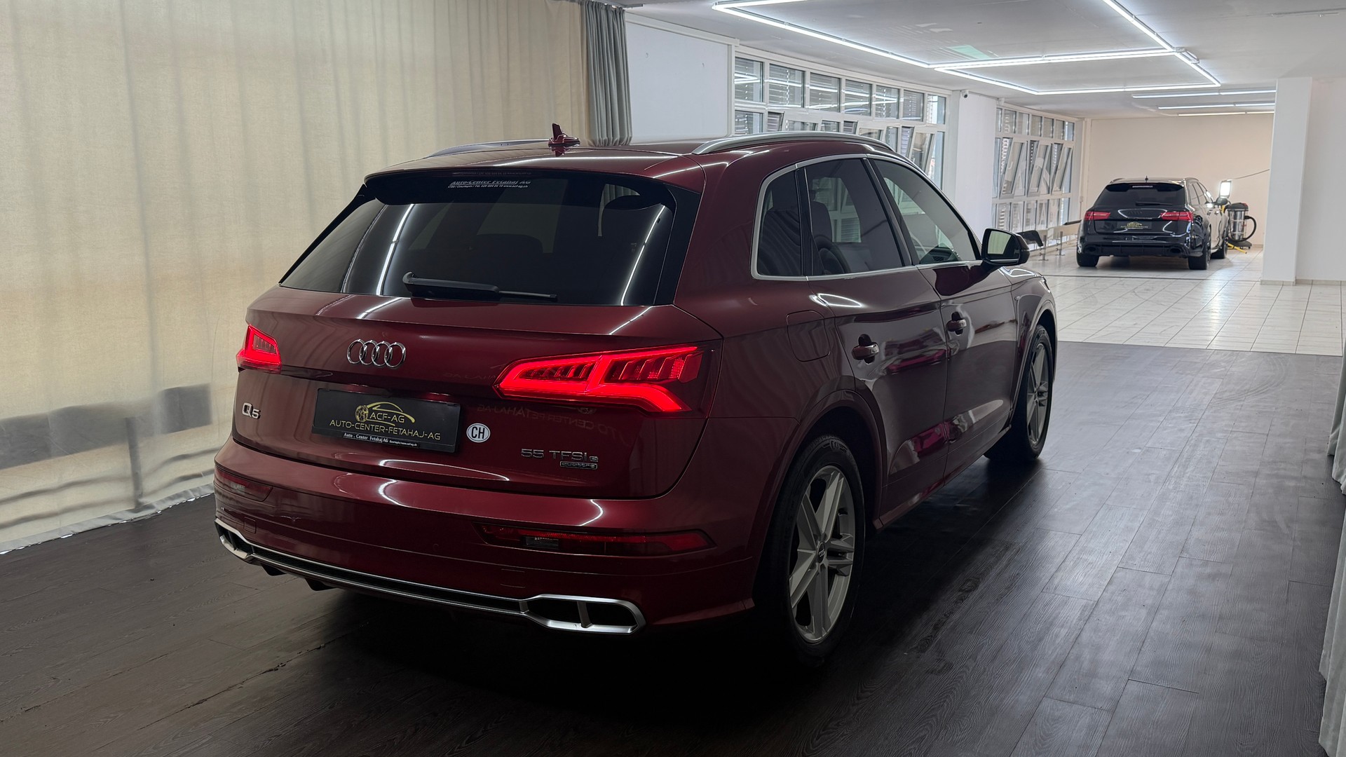 AUDI Q5 55 TFSI e sport quattro-showroom-element-3