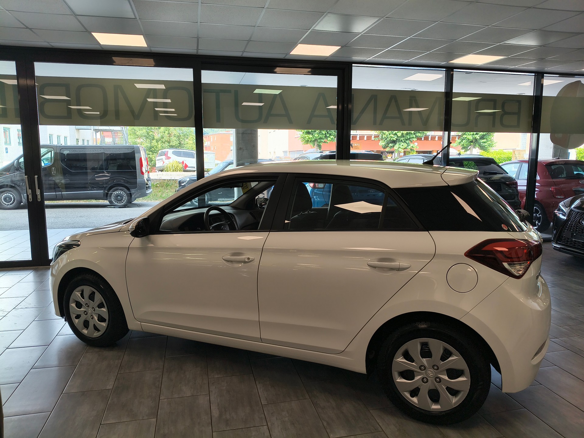 HYUNDAI i20 1.2 Pica-image-2