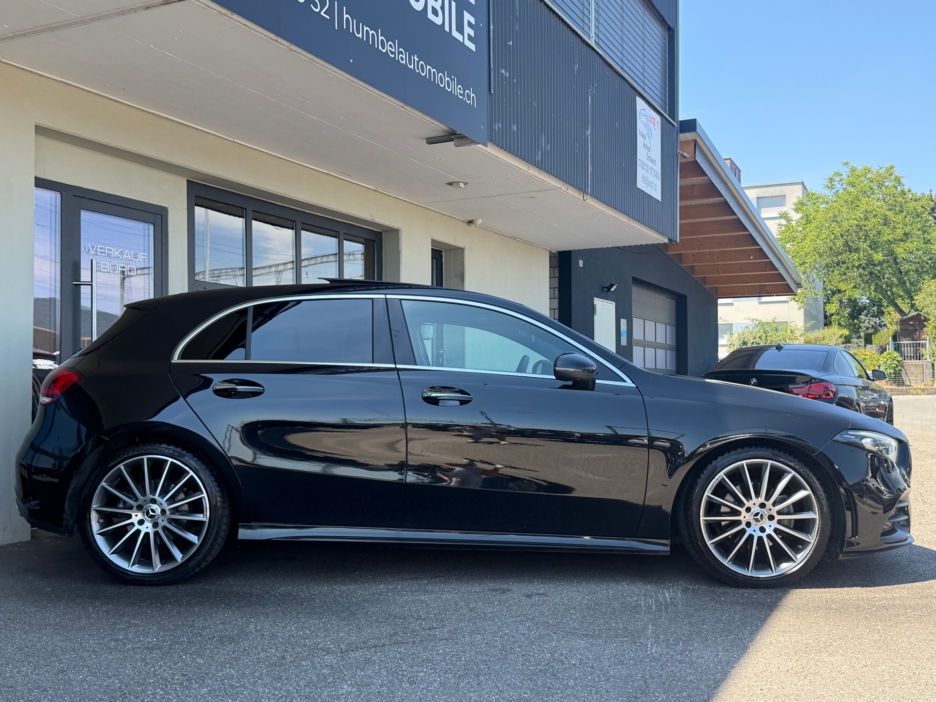 MERCEDES-BENZ A 200 AMG Line 7G-DCT-image-4