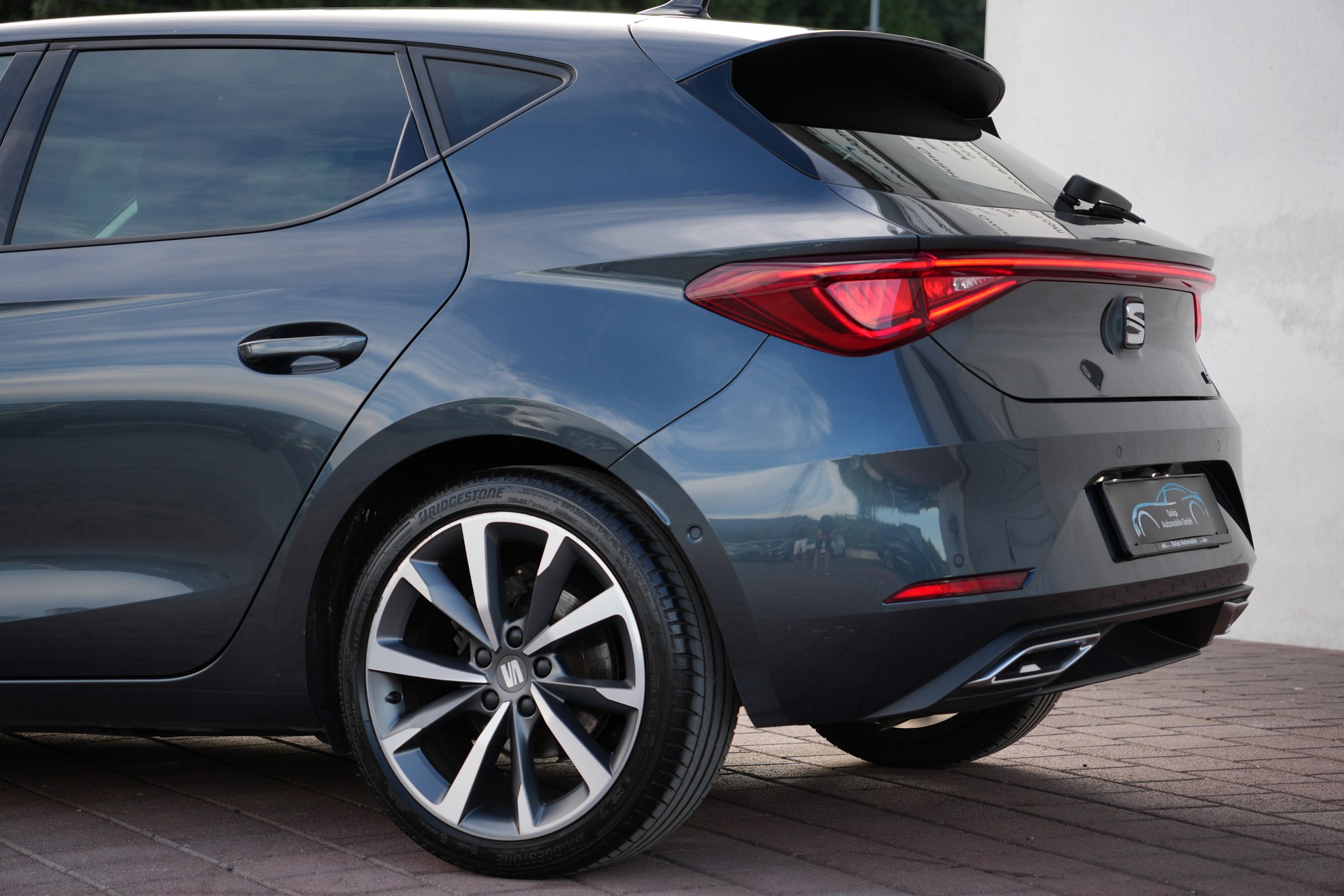 SEAT Leon 1.5 eTSI mHEV DSG FR (CH)-showroom-element-2