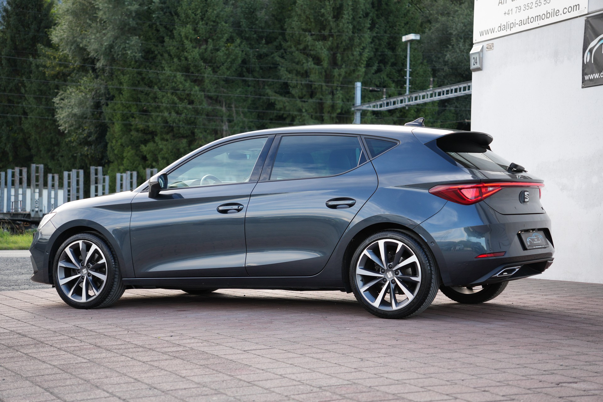 SEAT Leon 1.5 eTSI mHEV DSG FR (CH)-showroom-element-1