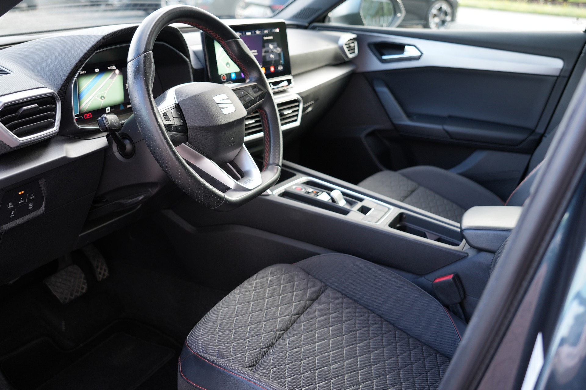SEAT Leon 1.5 eTSI mHEV DSG FR (CH)-image-11