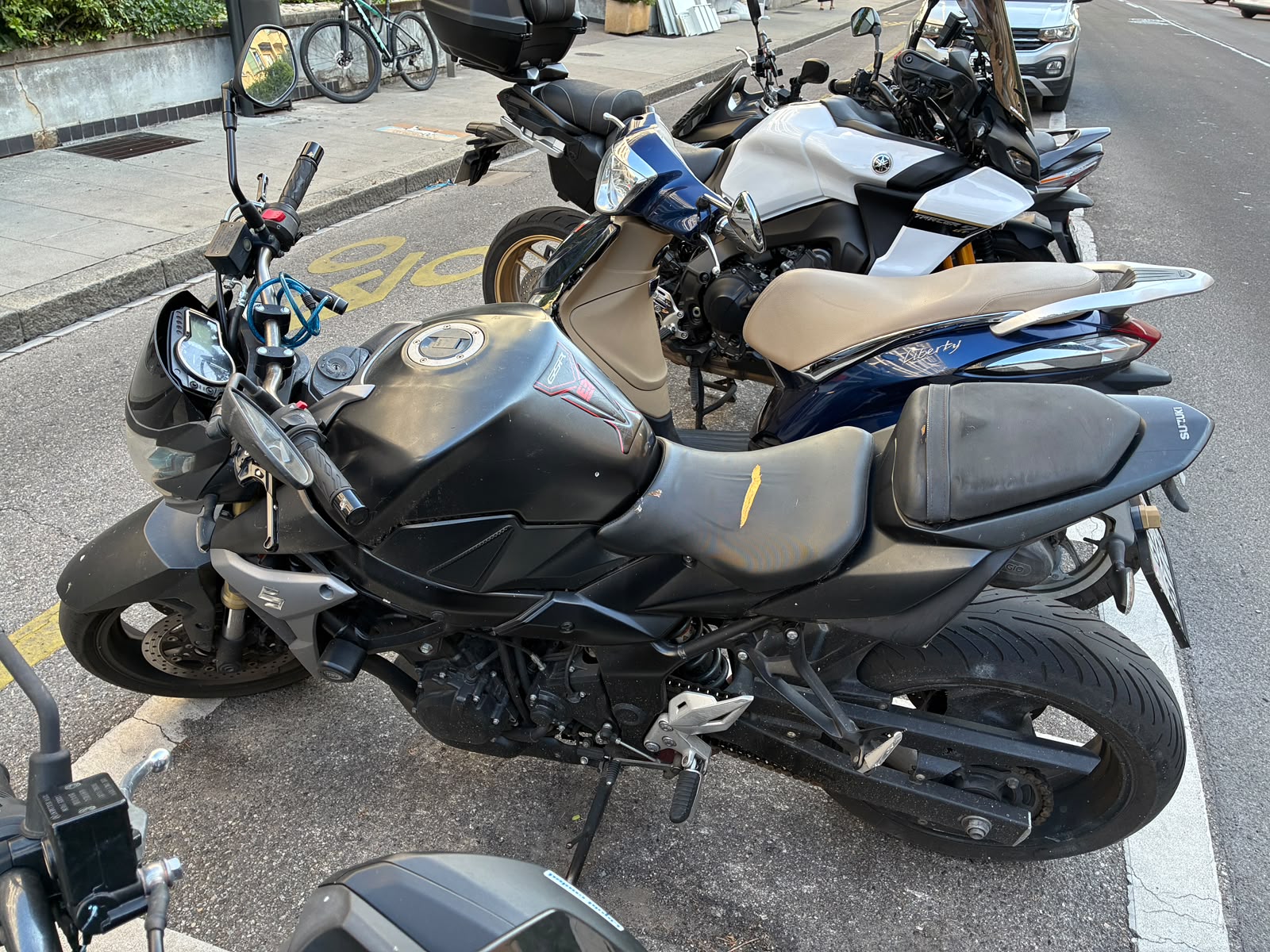 SUZUKI GSR 750 ABS Freegun-image-2