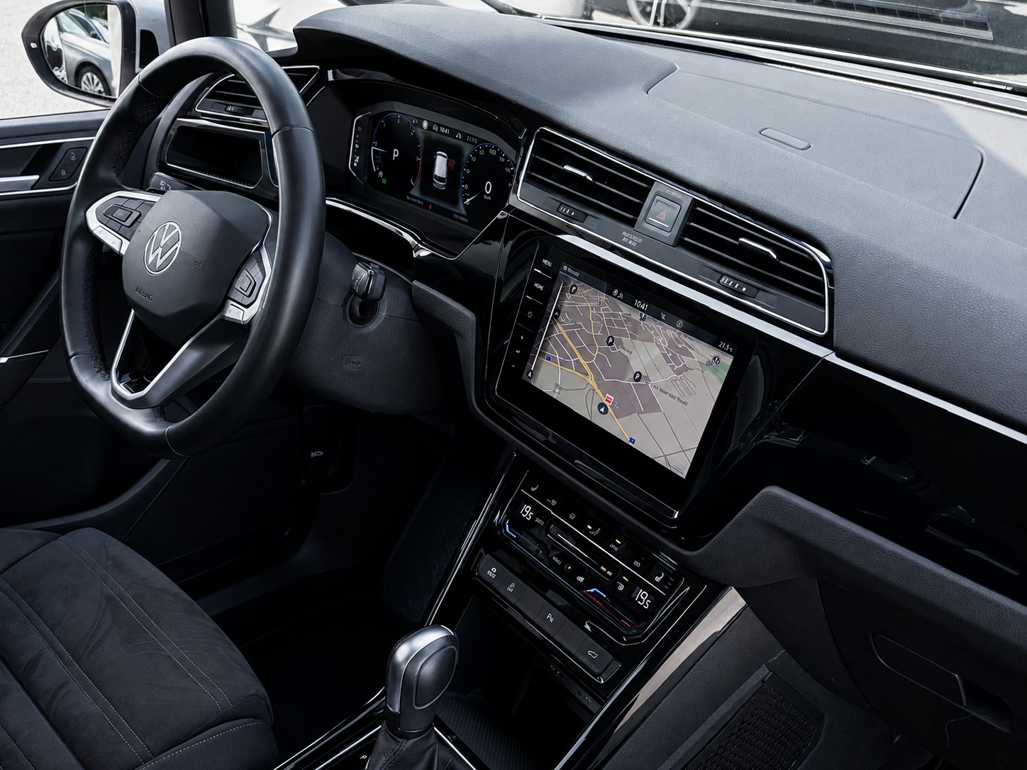 VW Touran 2.0 TDI BlueMotion Technology Highline DSG * Top Ausstattung * *Top Zustand*-image-17