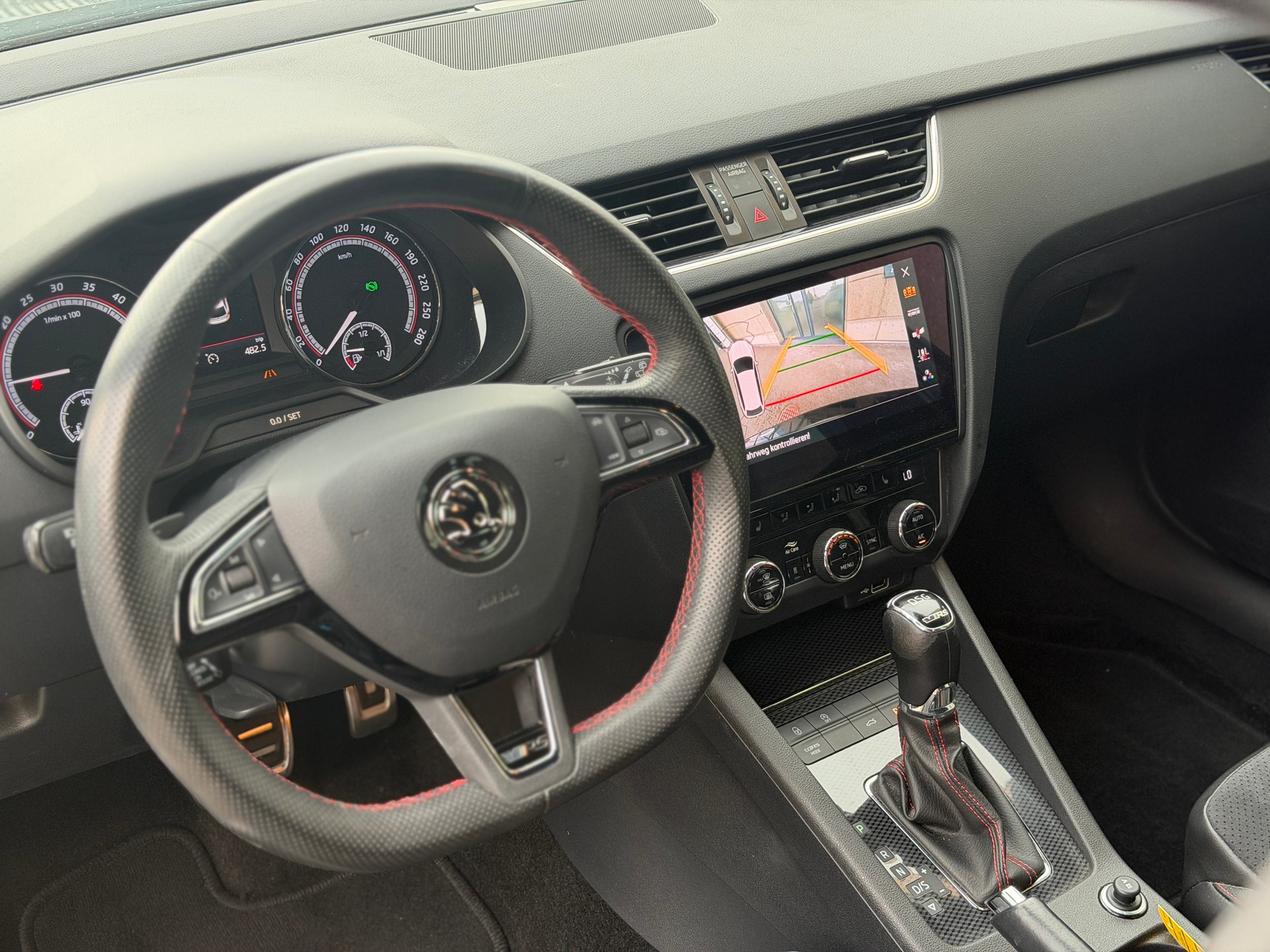 SKODA Octavia Combi 2.0 TDI RS 4x4 DSG-image-17