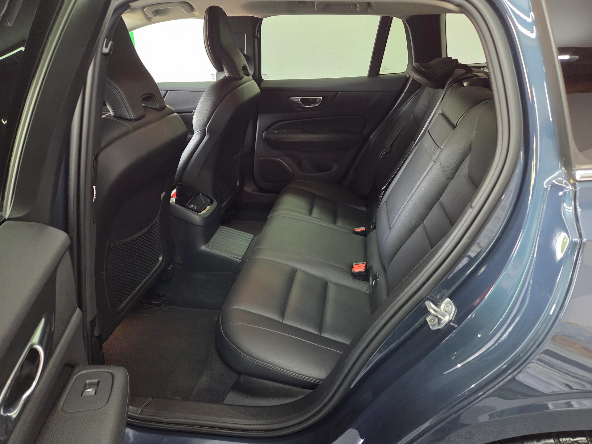 VOLVO V60 T8 eAWD Twin Engine Inscription Geartronic-image-11