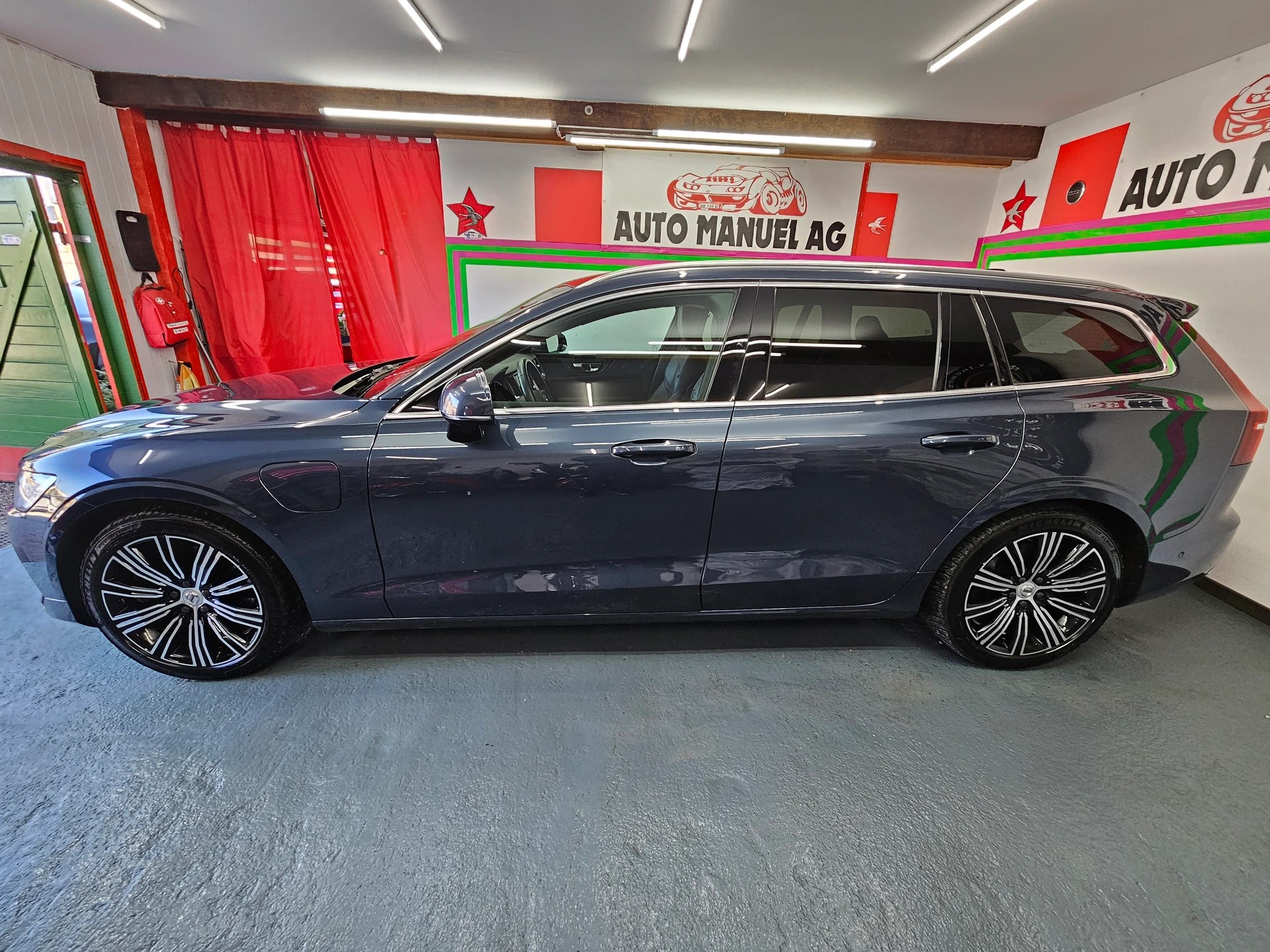 VOLVO V60 T8 eAWD Twin Engine Inscription Geartronic-image-4