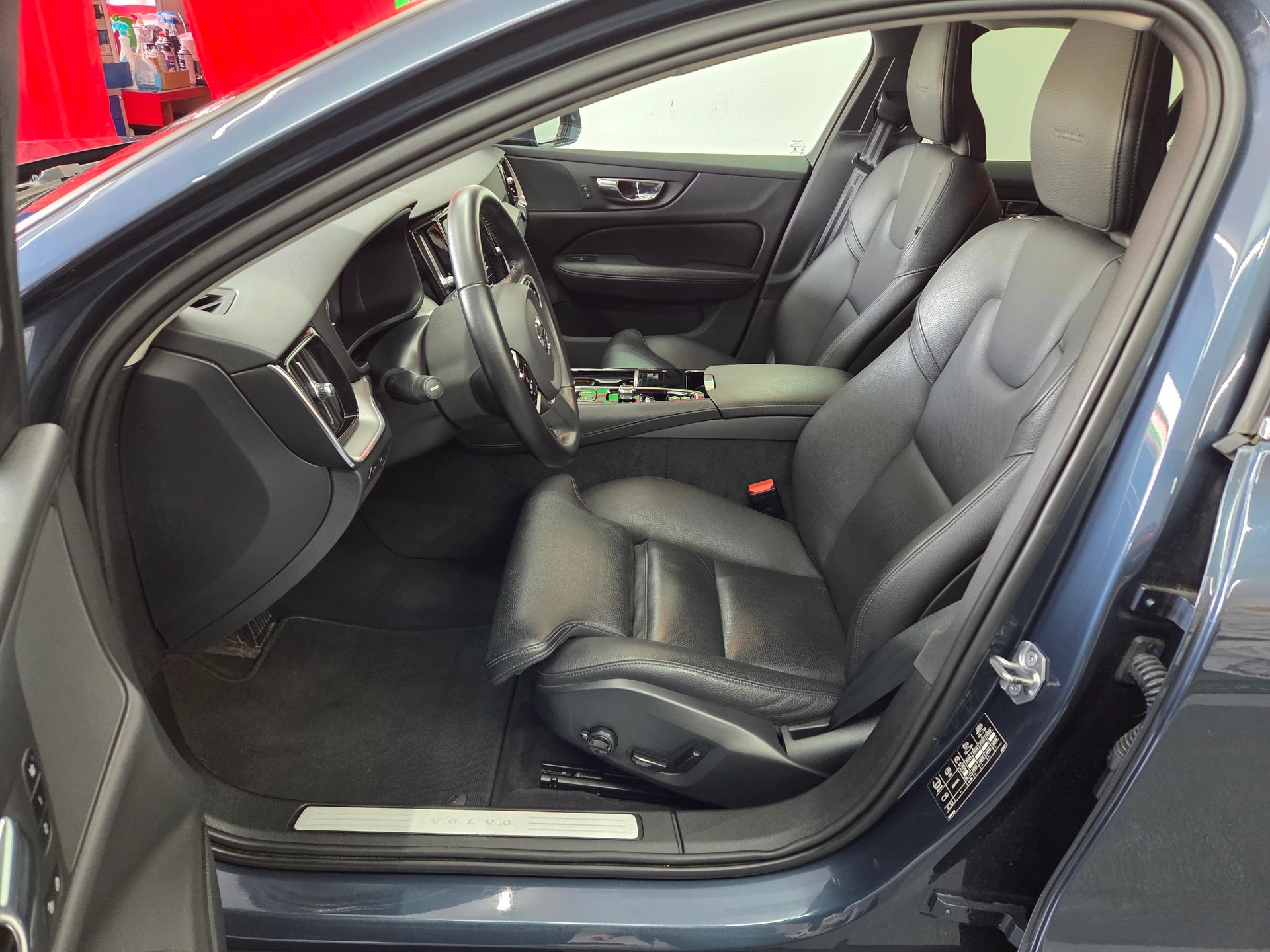 VOLVO V60 T8 eAWD Twin Engine Inscription Geartronic-image-9