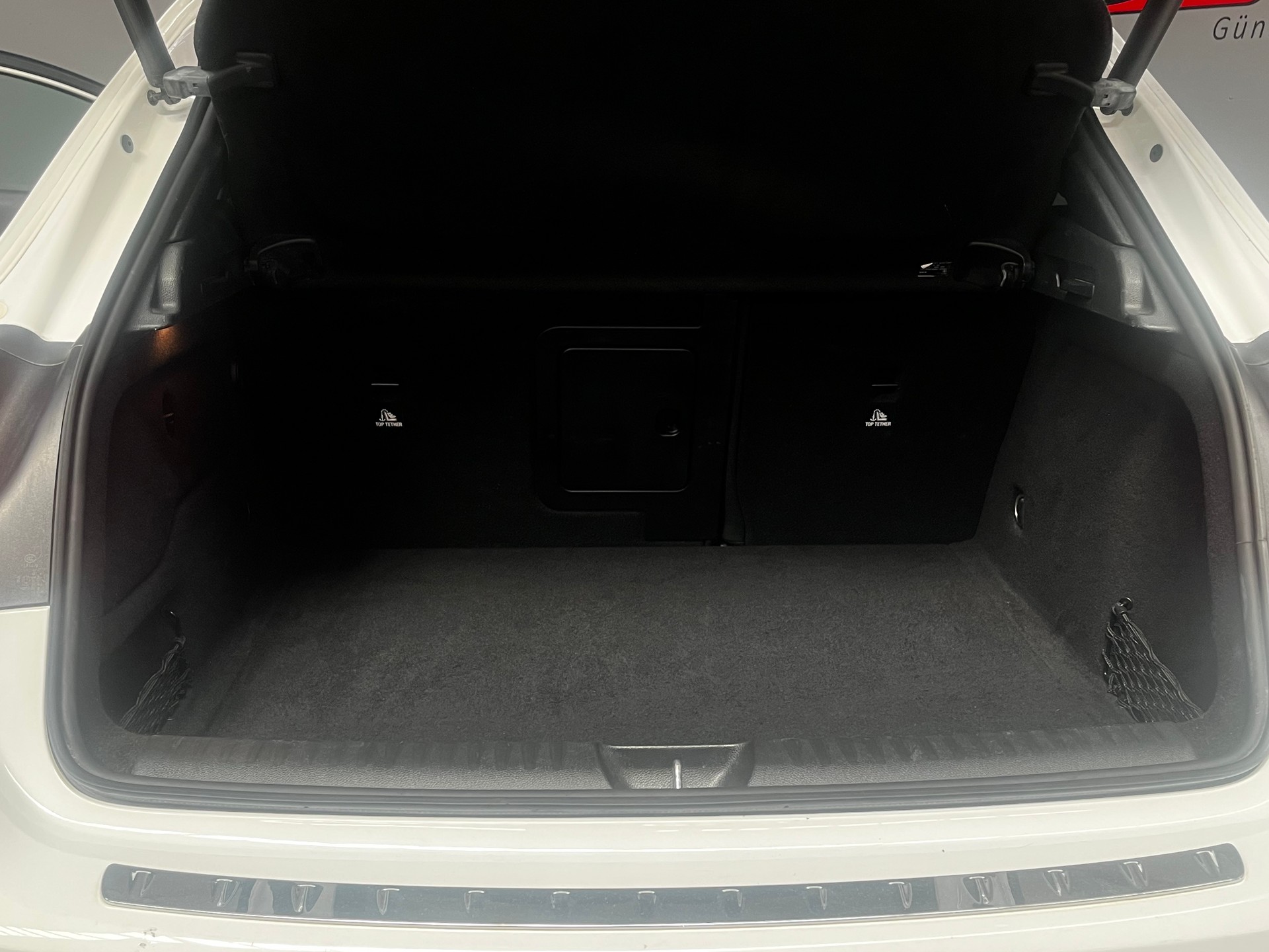 MERCEDES-BENZ GLA 250 AMG Line Swiss Star 4Matic 7G-DCT-image-9
