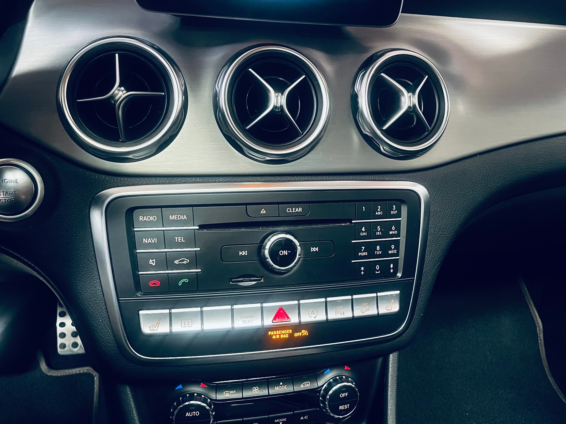 MERCEDES-BENZ GLA 250 AMG Line Swiss Star 4Matic 7G-DCT-image-17