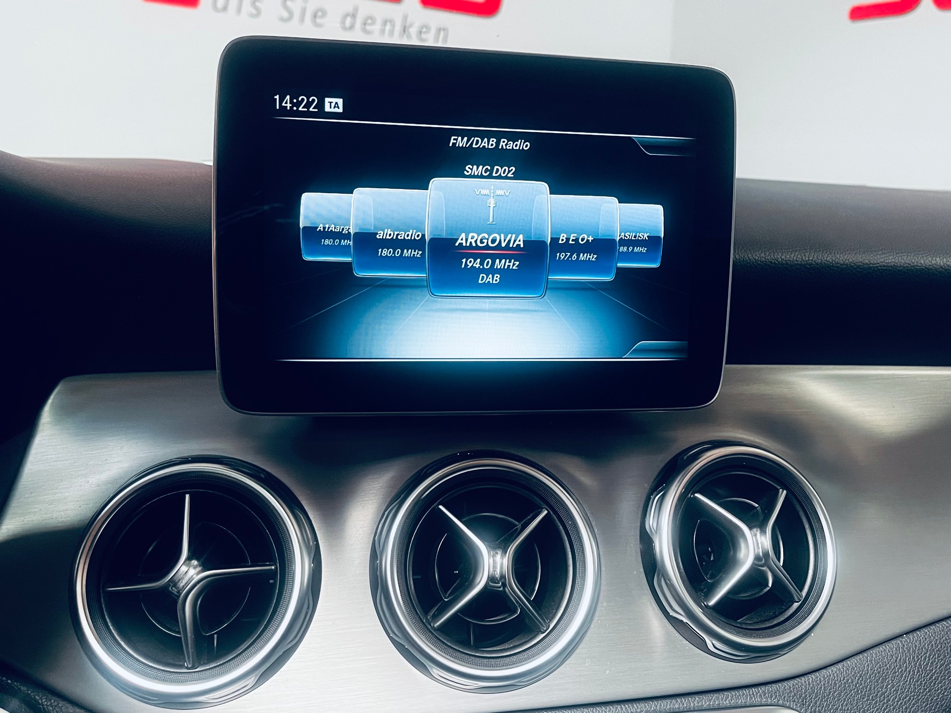 MERCEDES-BENZ GLA 250 AMG Line Swiss Star 4Matic 7G-DCT-image-16