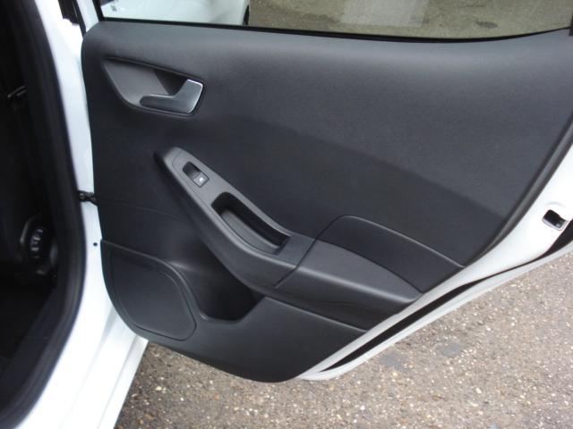 FORD Fiesta 1.0 EcoB Hybrid Titanium X-image-6