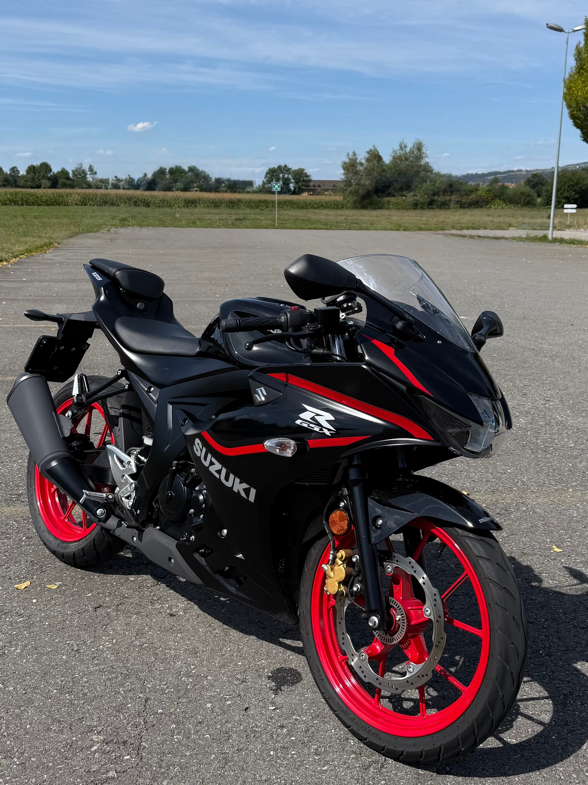 SUZUKI GSX-R 125-image-1
