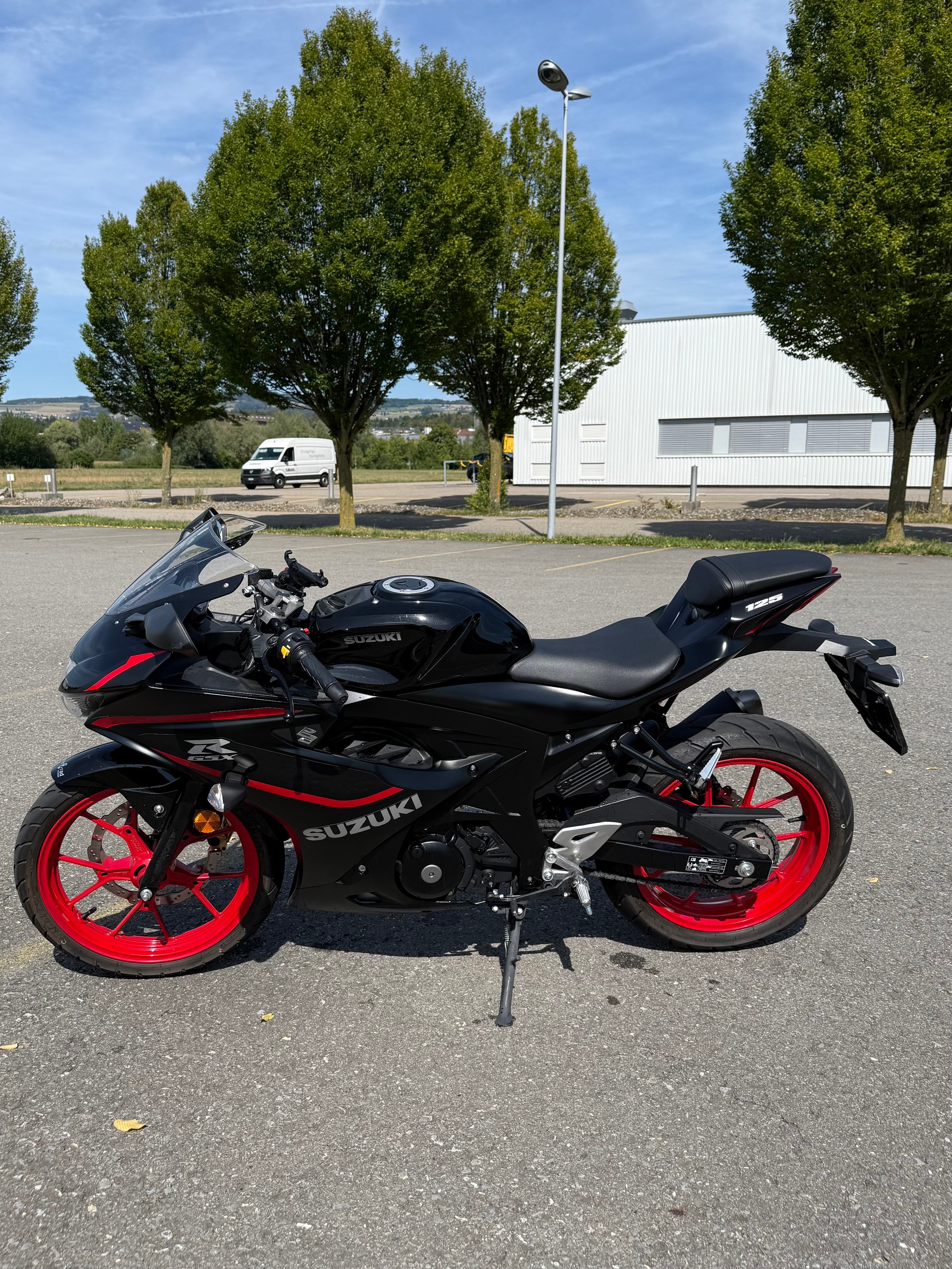 SUZUKI GSX-R 125-image-4