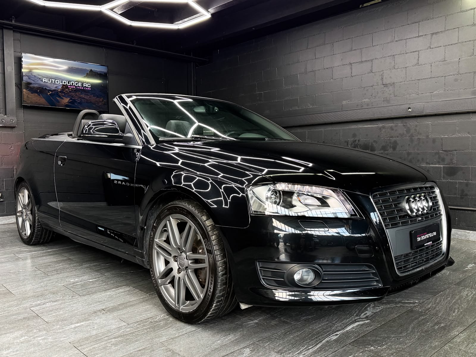 AUDI A3 Cabriolet 2.0 TFSI Attraction-showroom-element-1