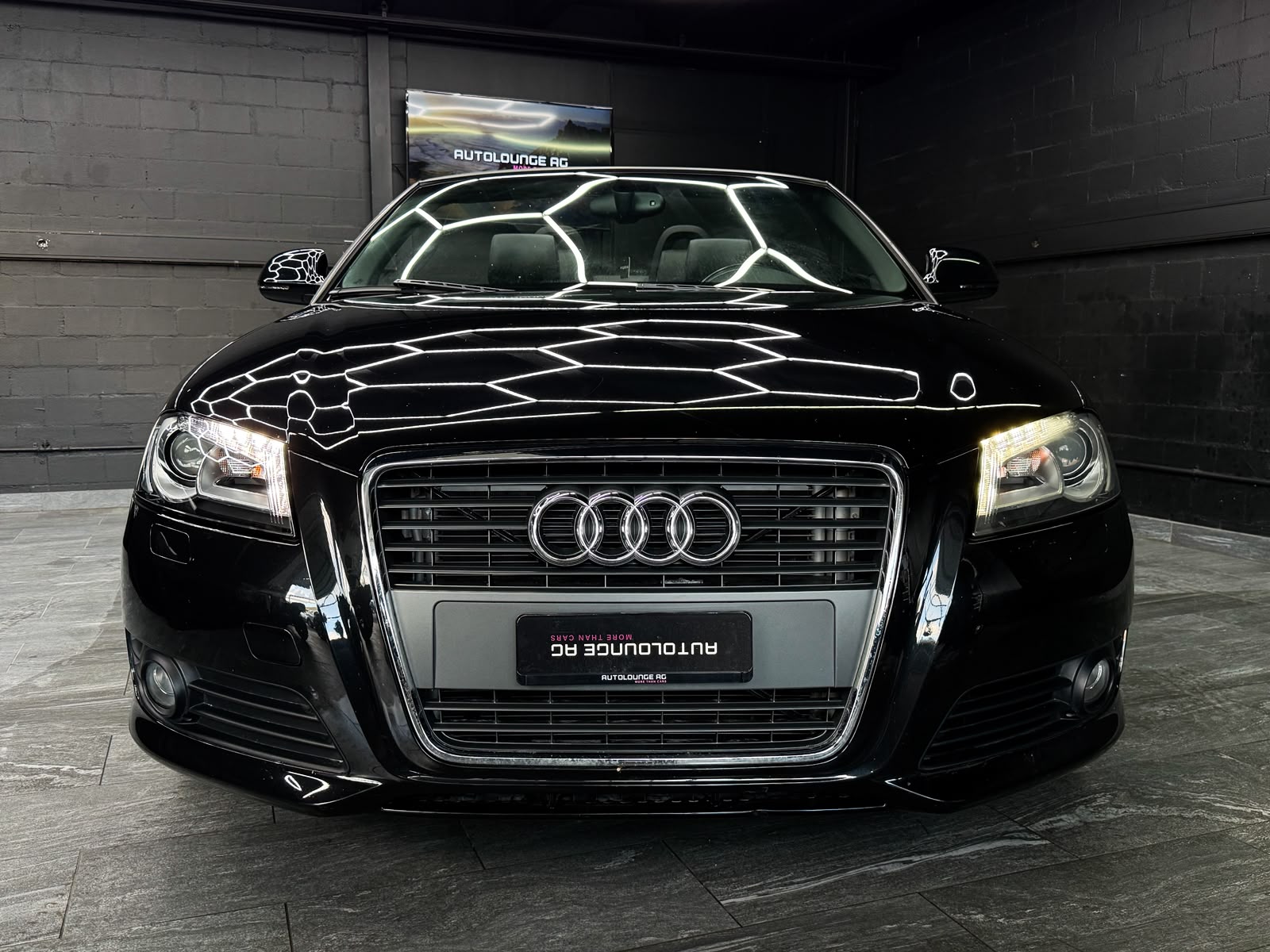 AUDI A3 Cabriolet 2.0 TFSI Attraction-showroom-element-2