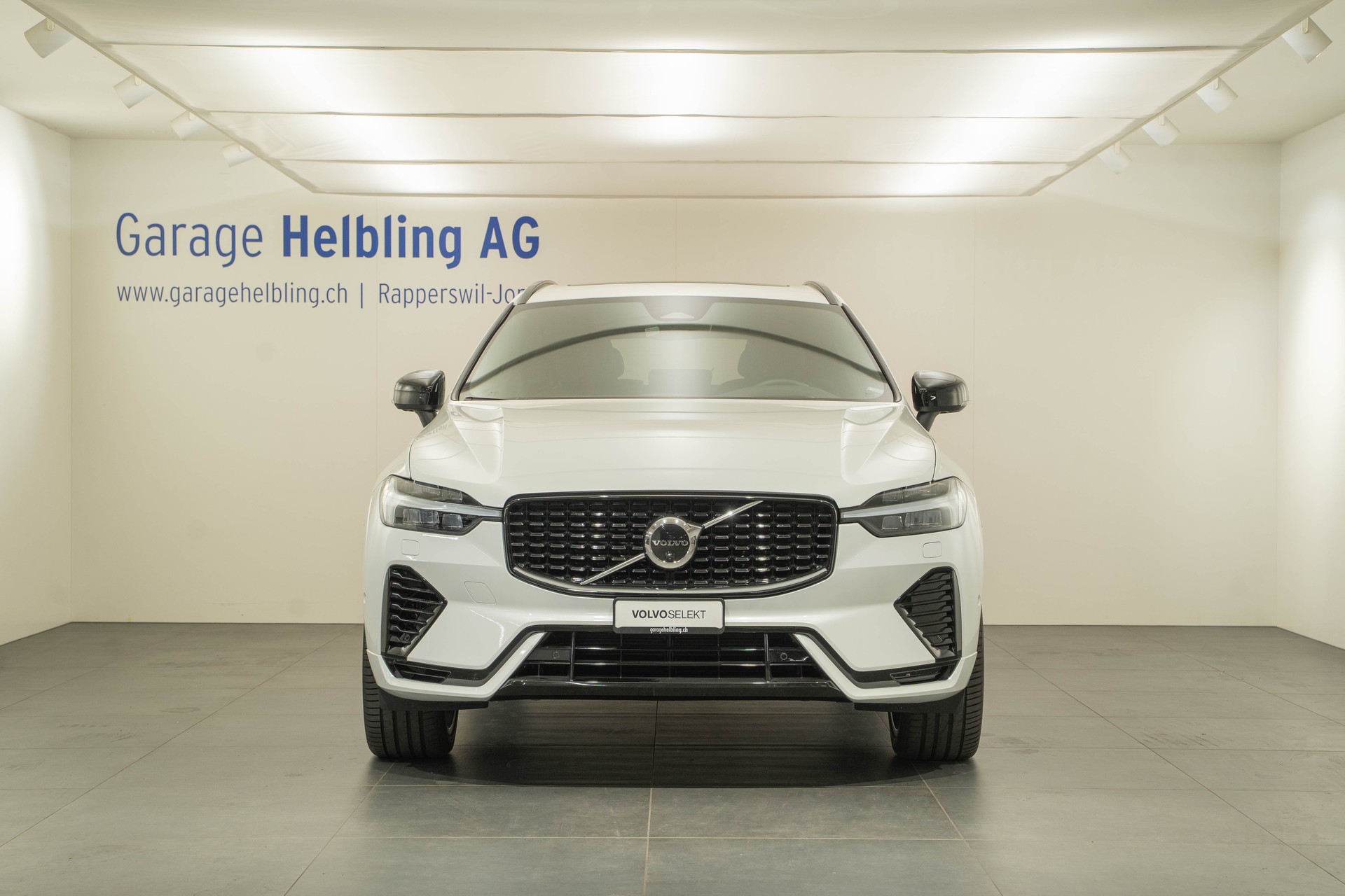 VOLVO XC60 2.0 T6 TE Ultimate Dark eAWD-showroom-element-1