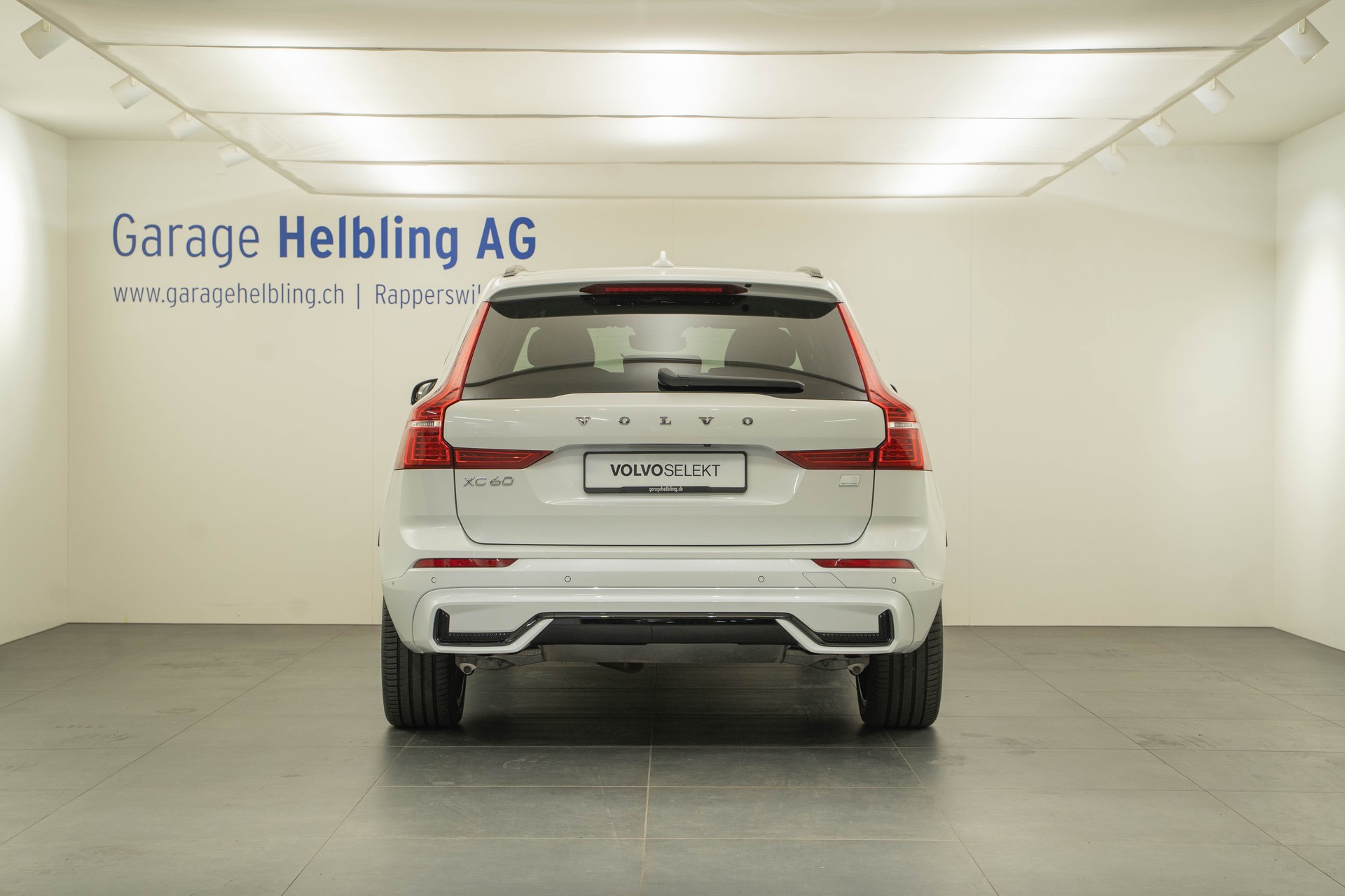 VOLVO XC60 2.0 T6 TE Ultimate Dark eAWD-showroom-element-3