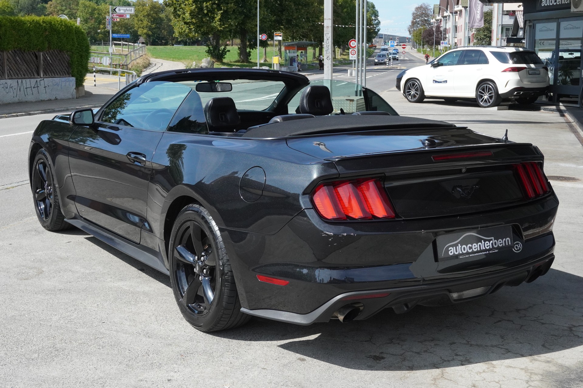 FORD Mustang Convertible 2.3 Automat-image-6