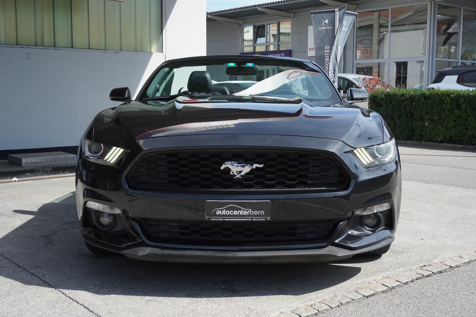 FORD Mustang Convertible 2.3 Automat-image-2