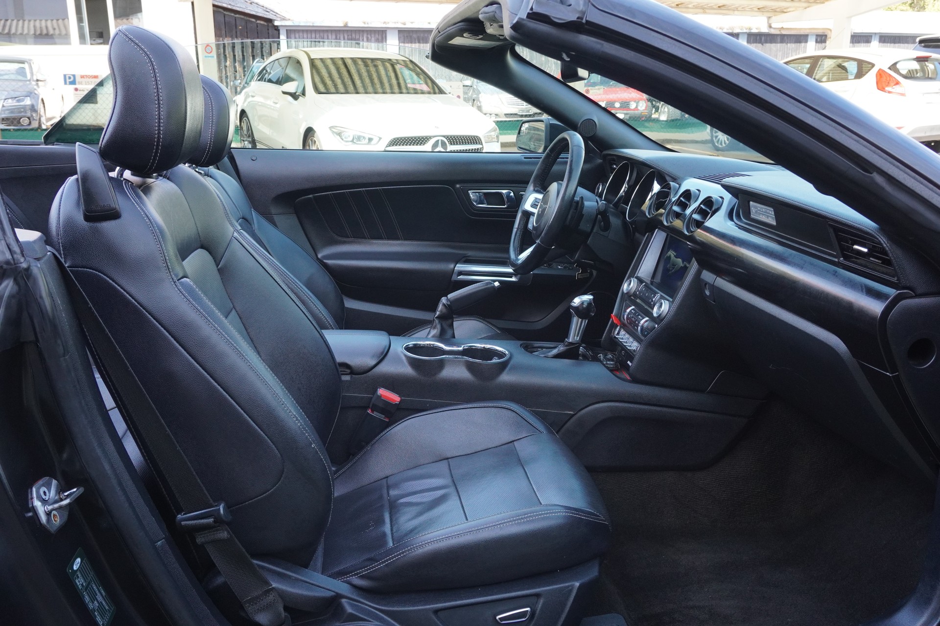 FORD Mustang Convertible 2.3 Automat-image-12