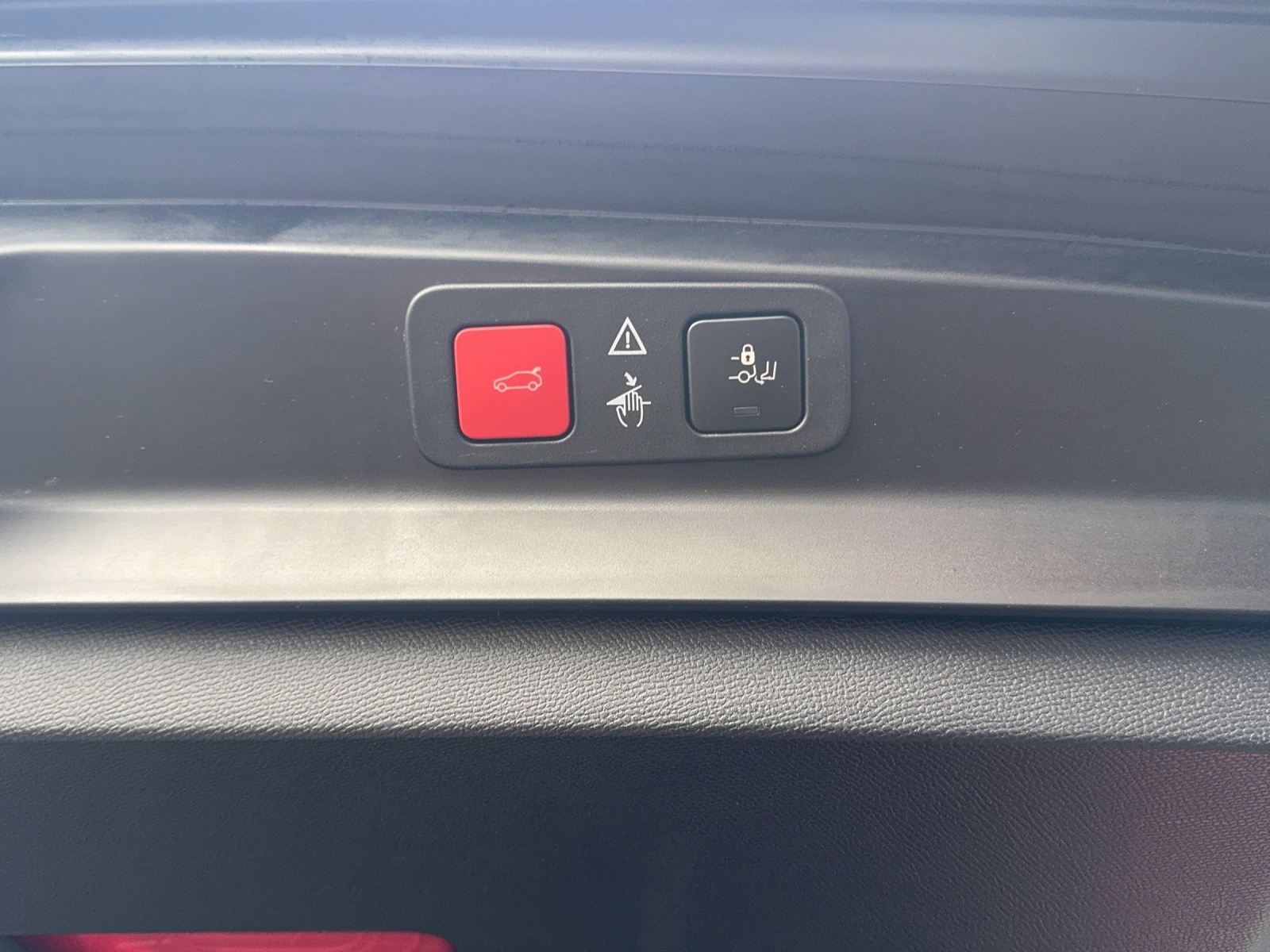 PEUGEOT 5008 1.5 HDi Allure P EAT-image-10