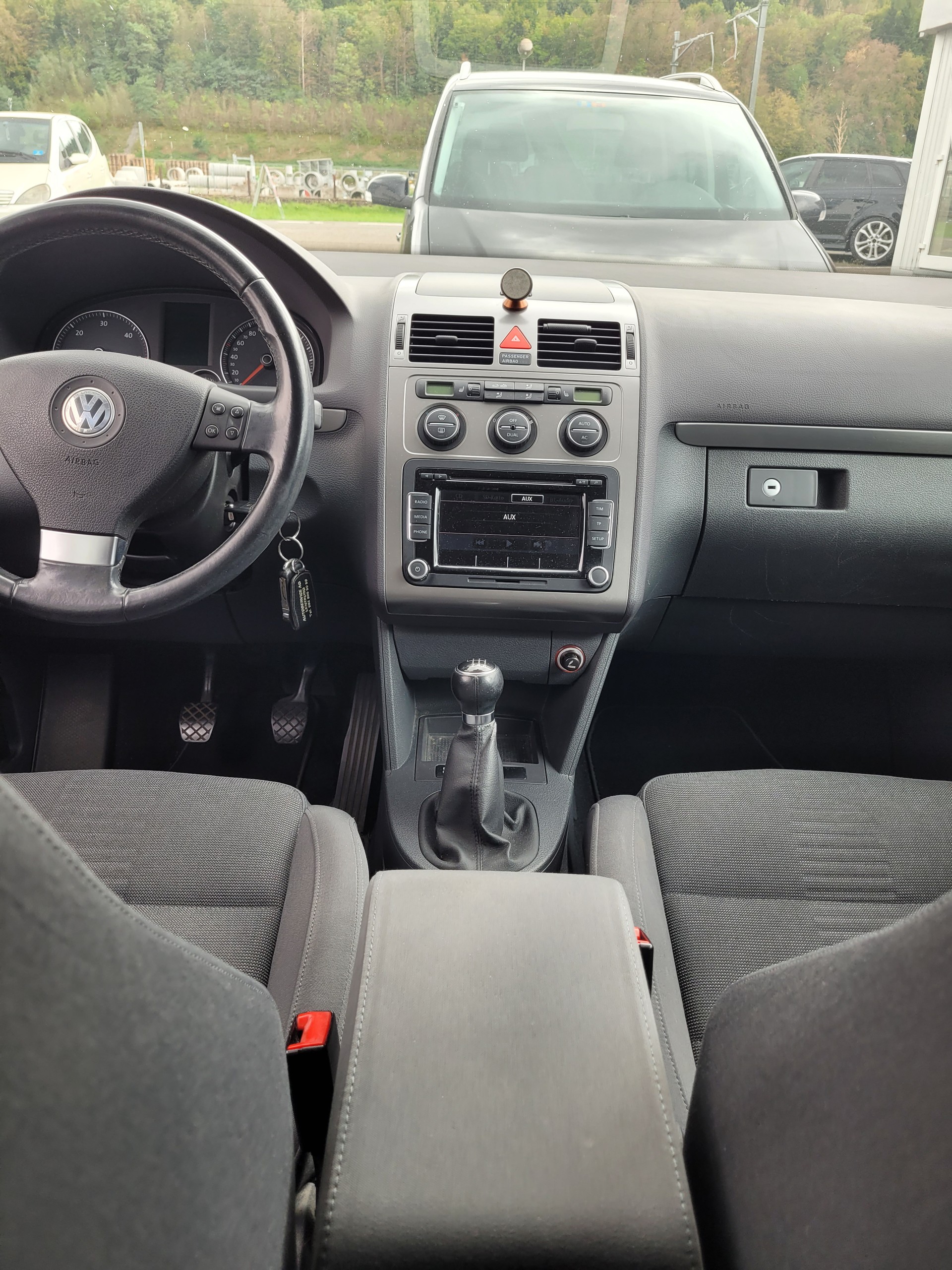 VW Touran 2.0 TDI Highline-image-12