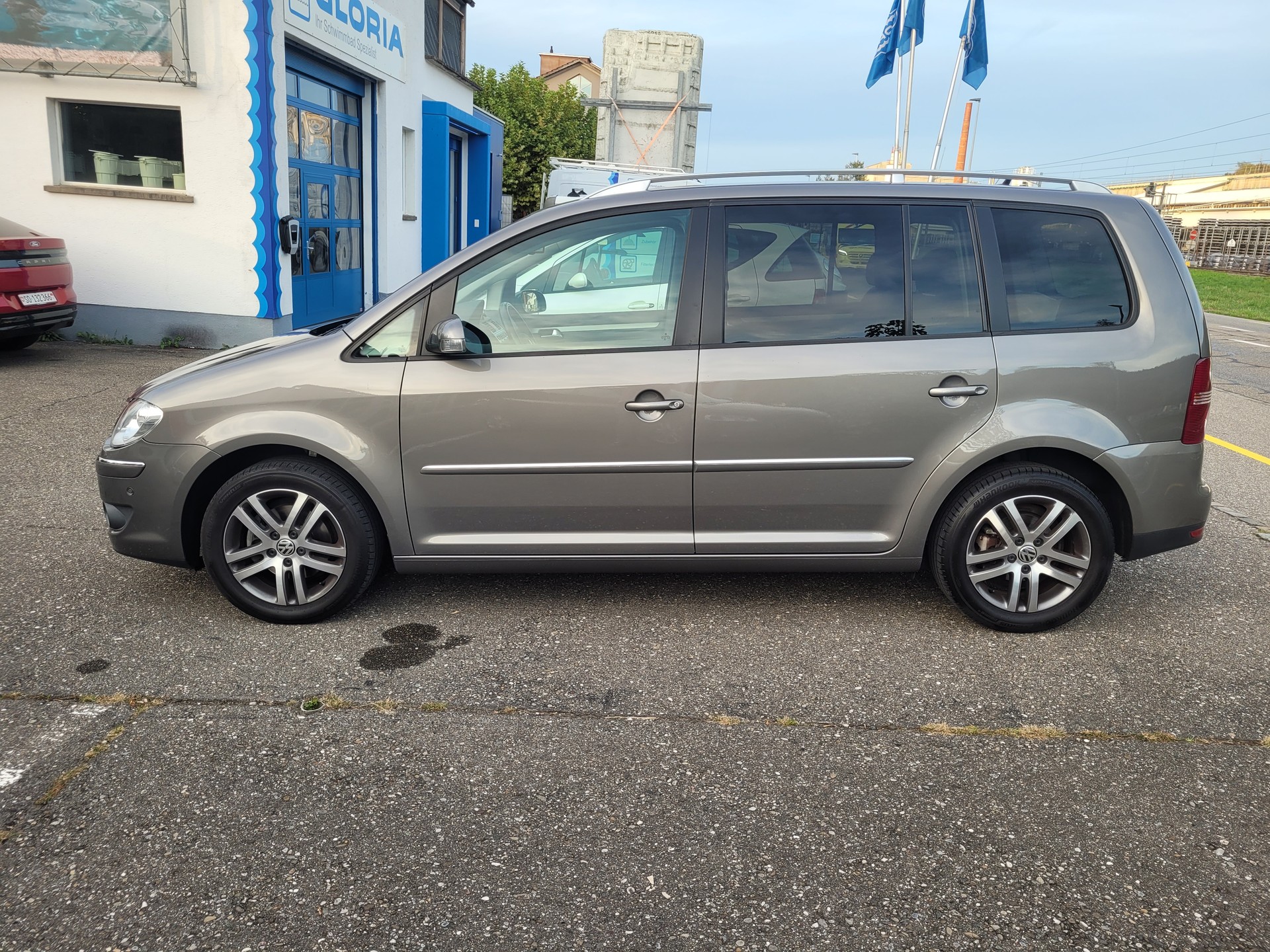 VW Touran 2.0 TDI Highline-image-3