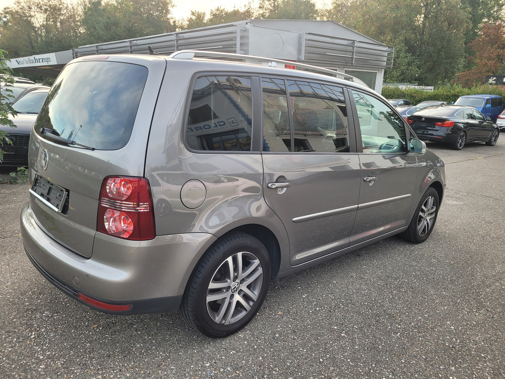 VW Touran 2.0 TDI Highline-image-8